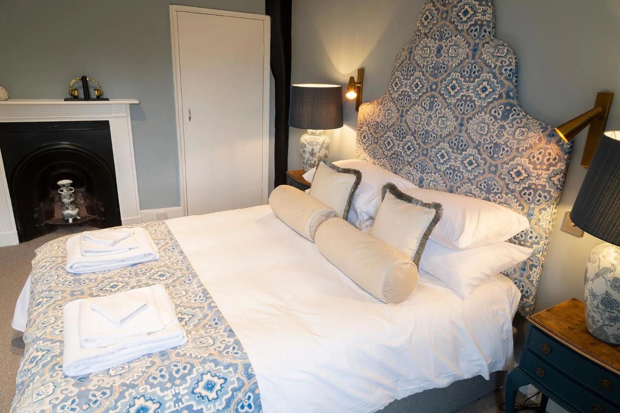 Photo of the whole room, Bed in Worlington Hall