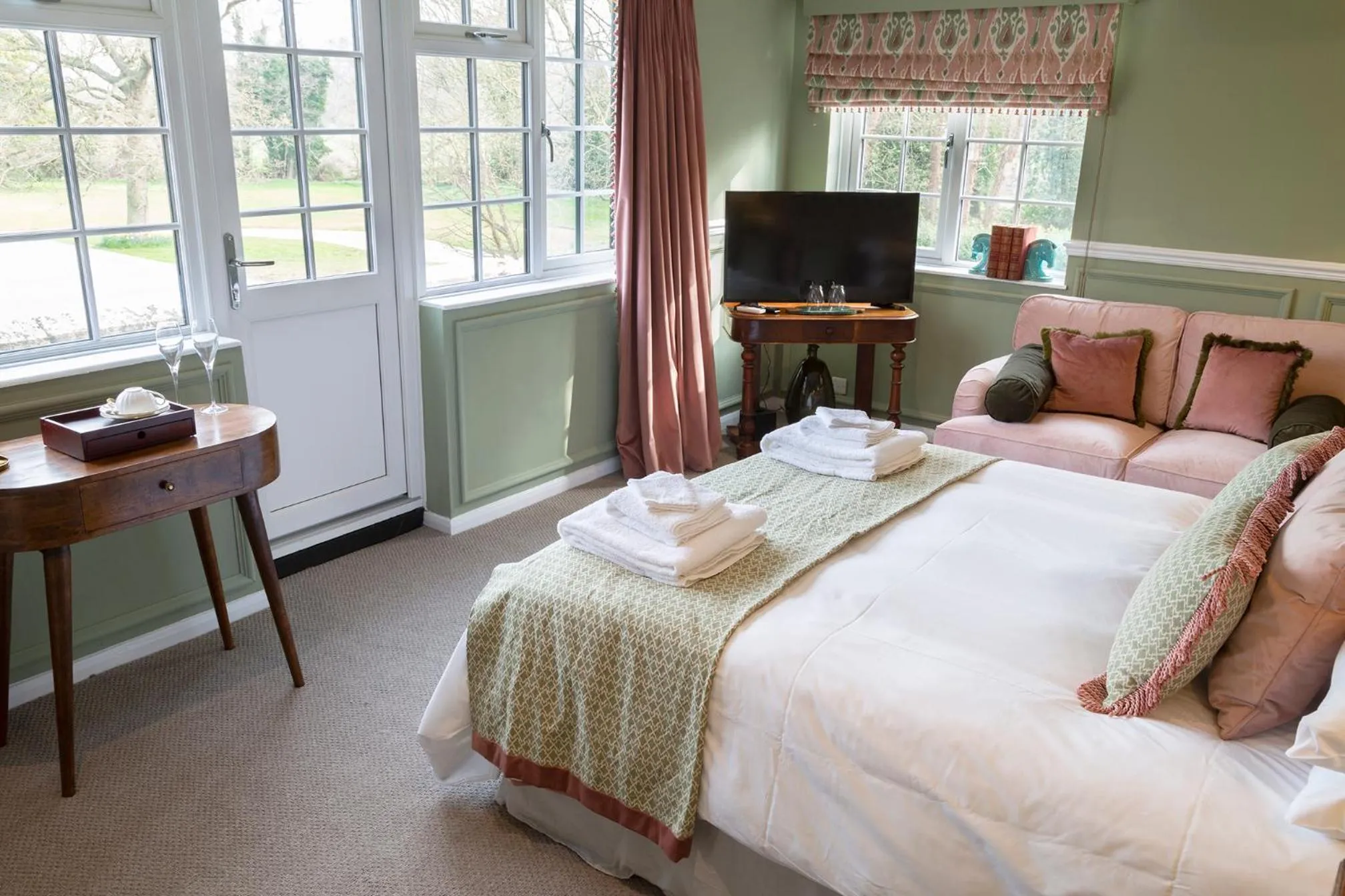 Bedroom, Bed in Worlington Hall