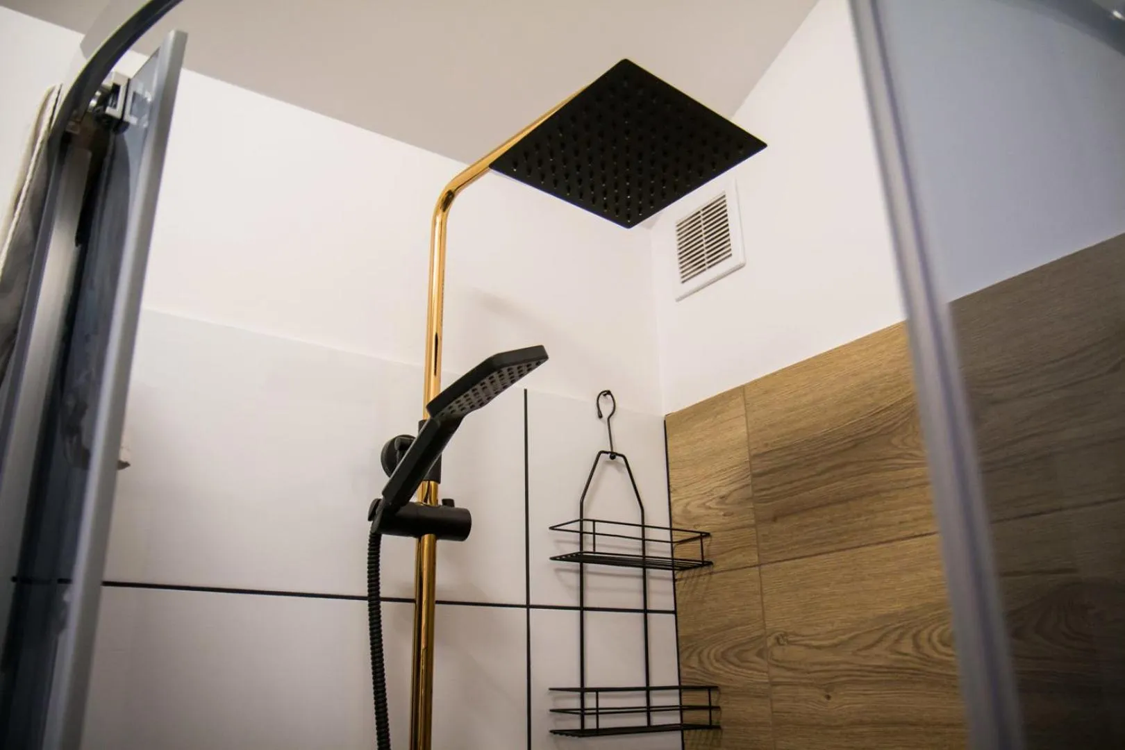 Bathroom in Apartament Uleczka by Rentoom