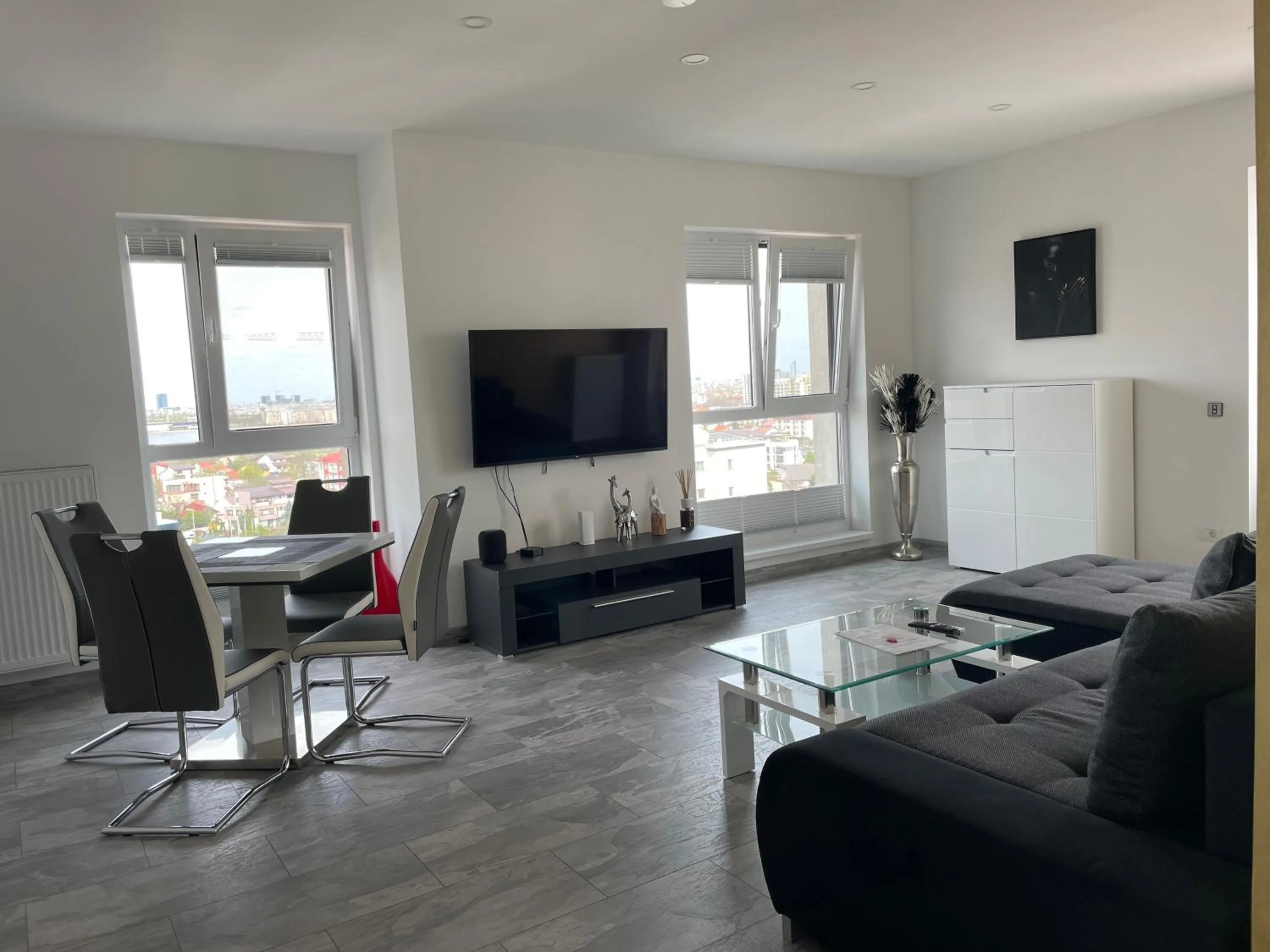 Lakeview 2 Room Penthouse Rooftop Terrace W15
