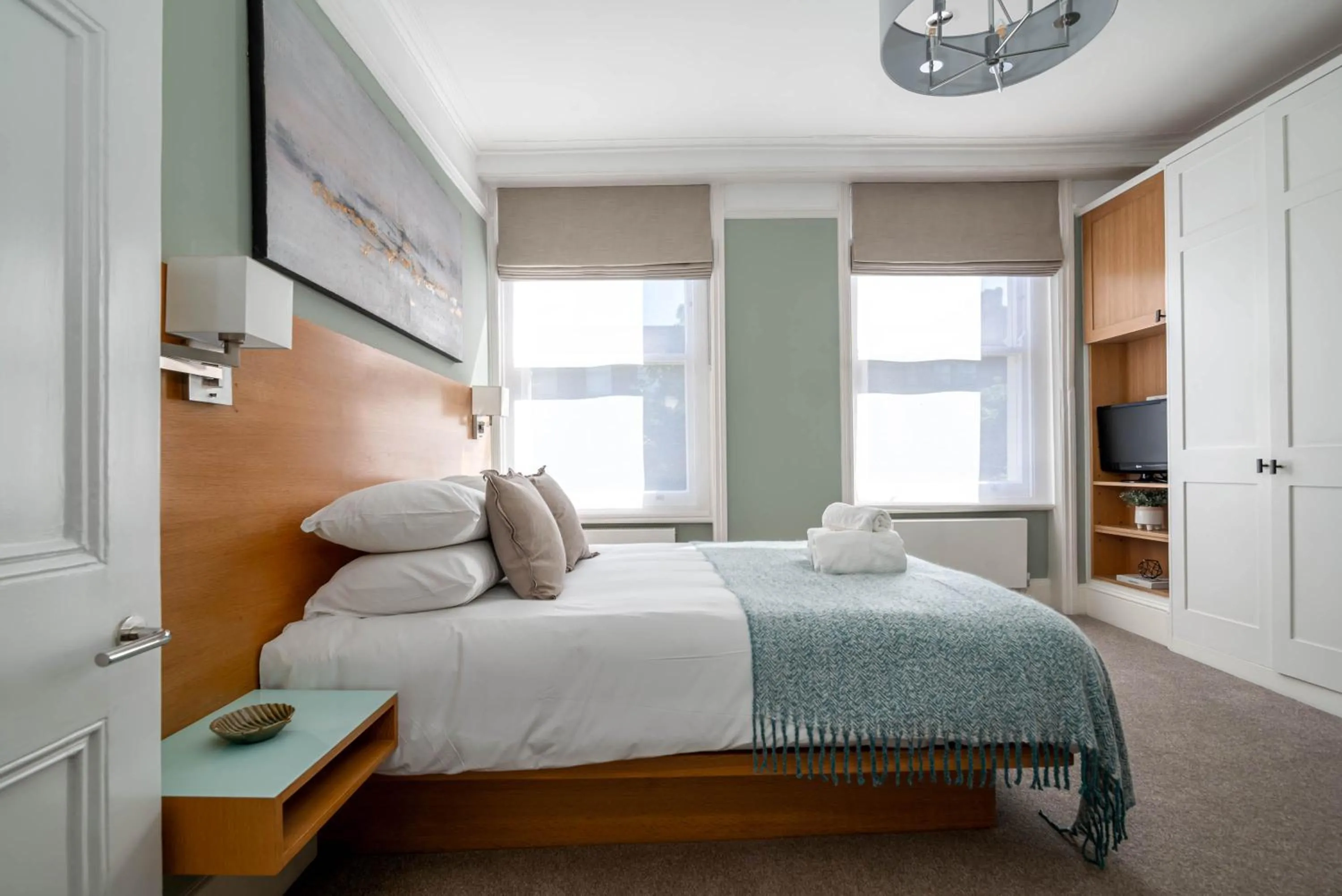 Bedroom, Bed in 5 Doughty Street - Urban Apartments