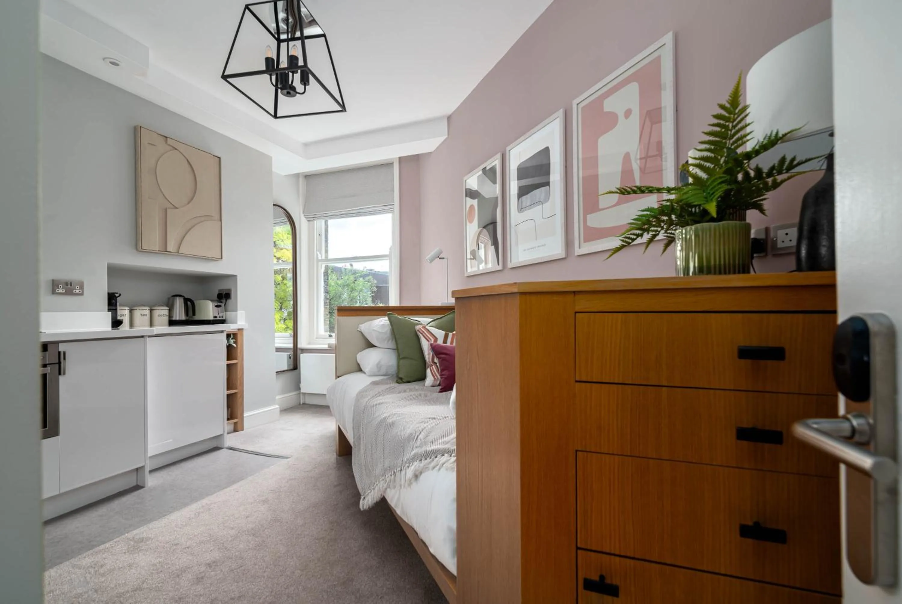 Photo of the whole room, Bed in 5 Doughty Street - Urban Apartments