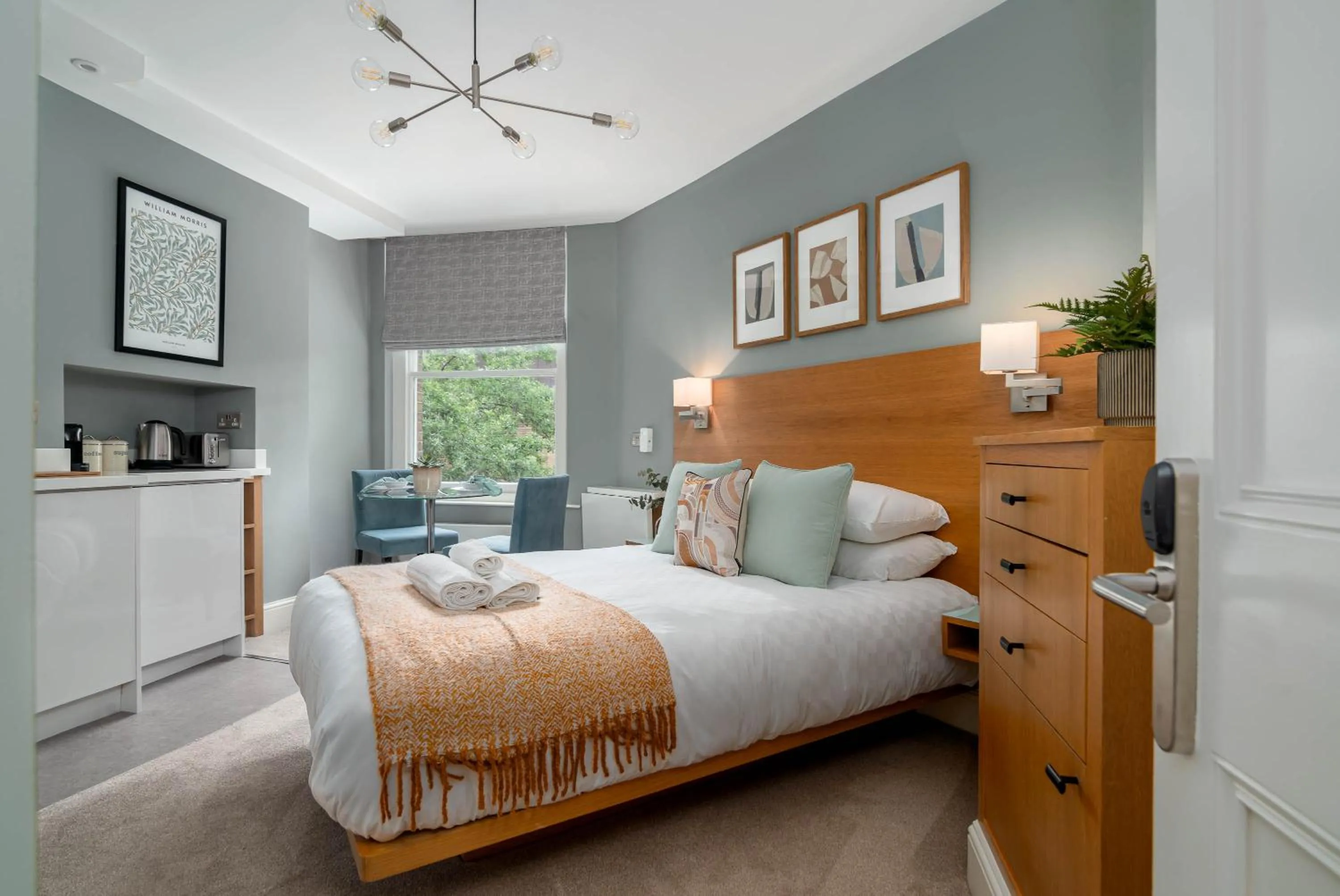 Photo of the whole room, Bed in 5 Doughty Street - Urban Apartments