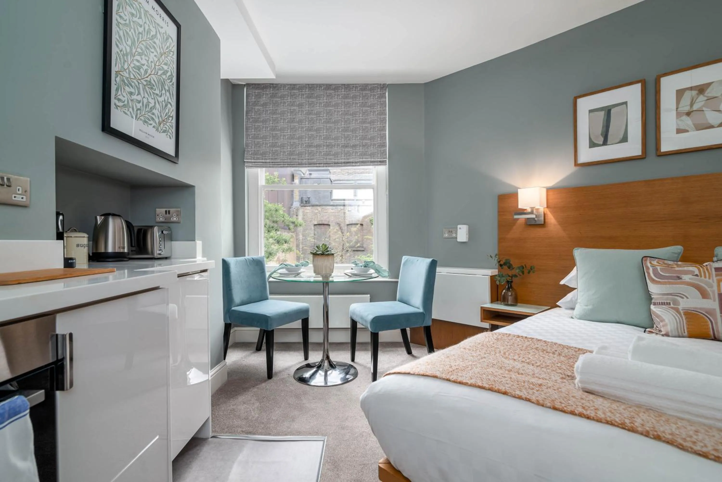 Photo of the whole room, Bed in 5 Doughty Street - Urban Apartments