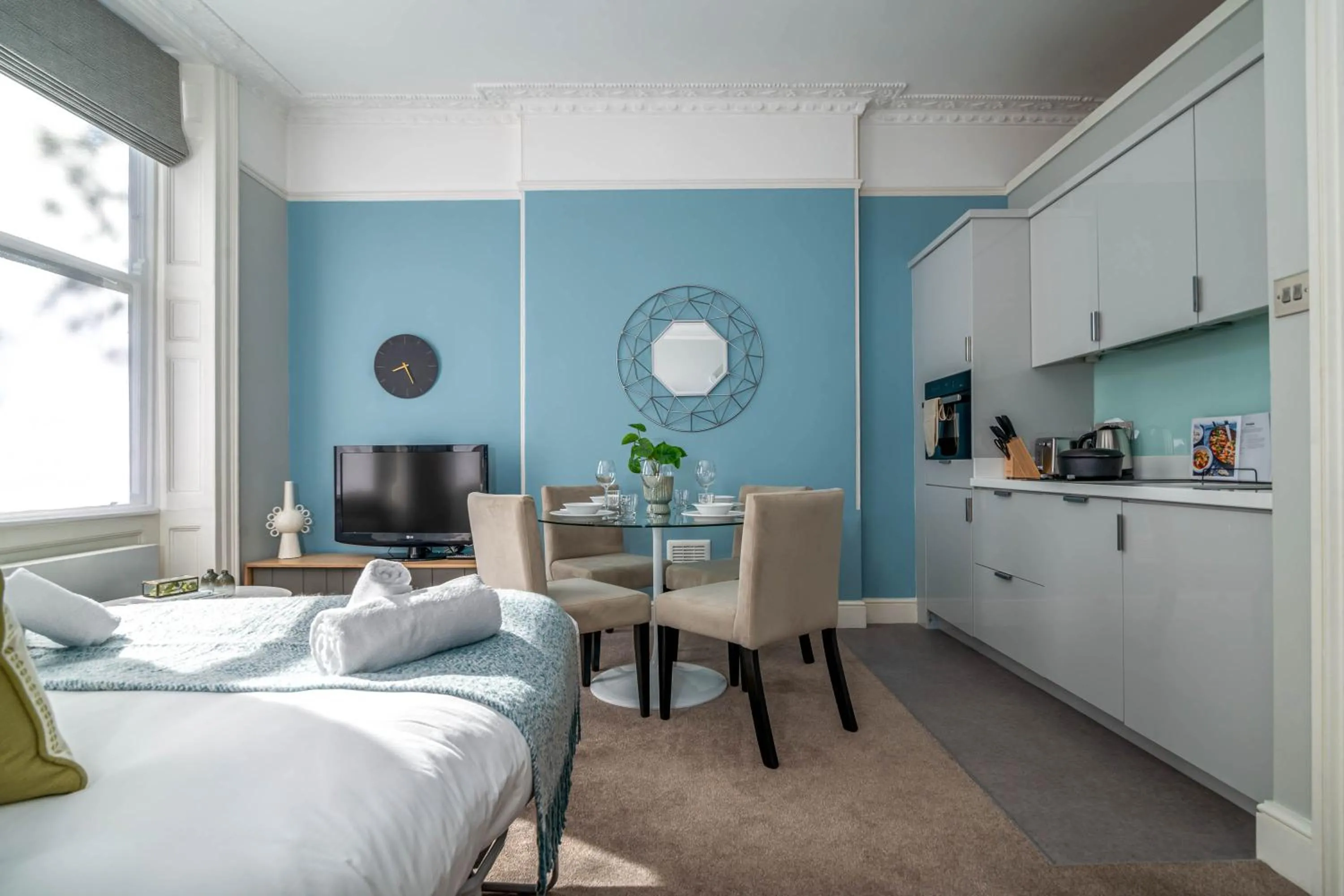 Photo of the whole room in 5 Doughty Street - Urban Apartments