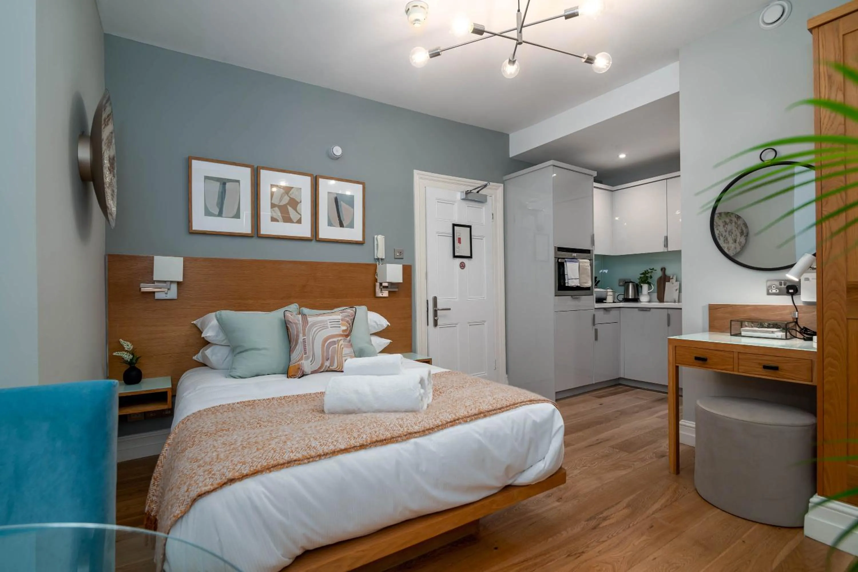 Bed in 5 Doughty Street - Urban Apartments