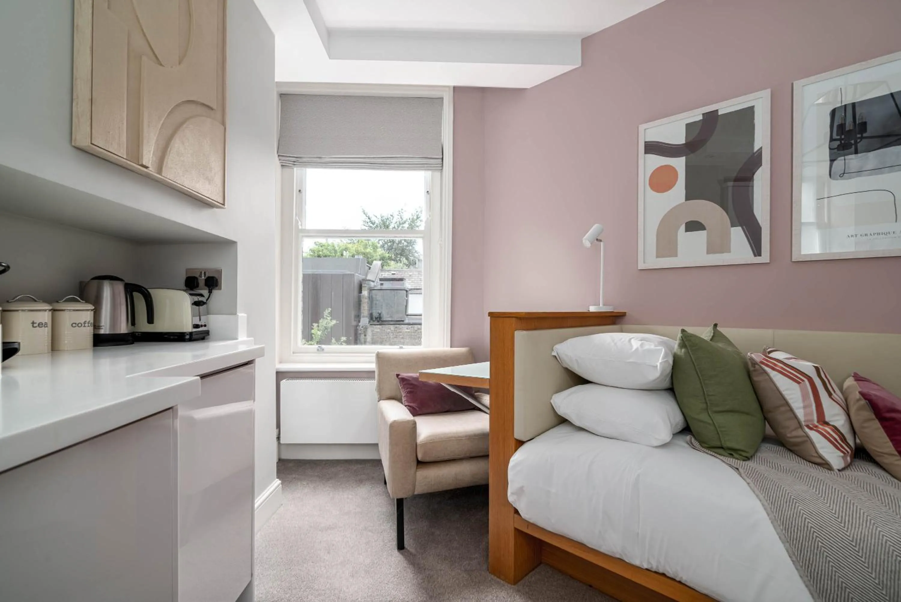 Coffee/tea facilities in 5 Doughty Street - Urban Apartments