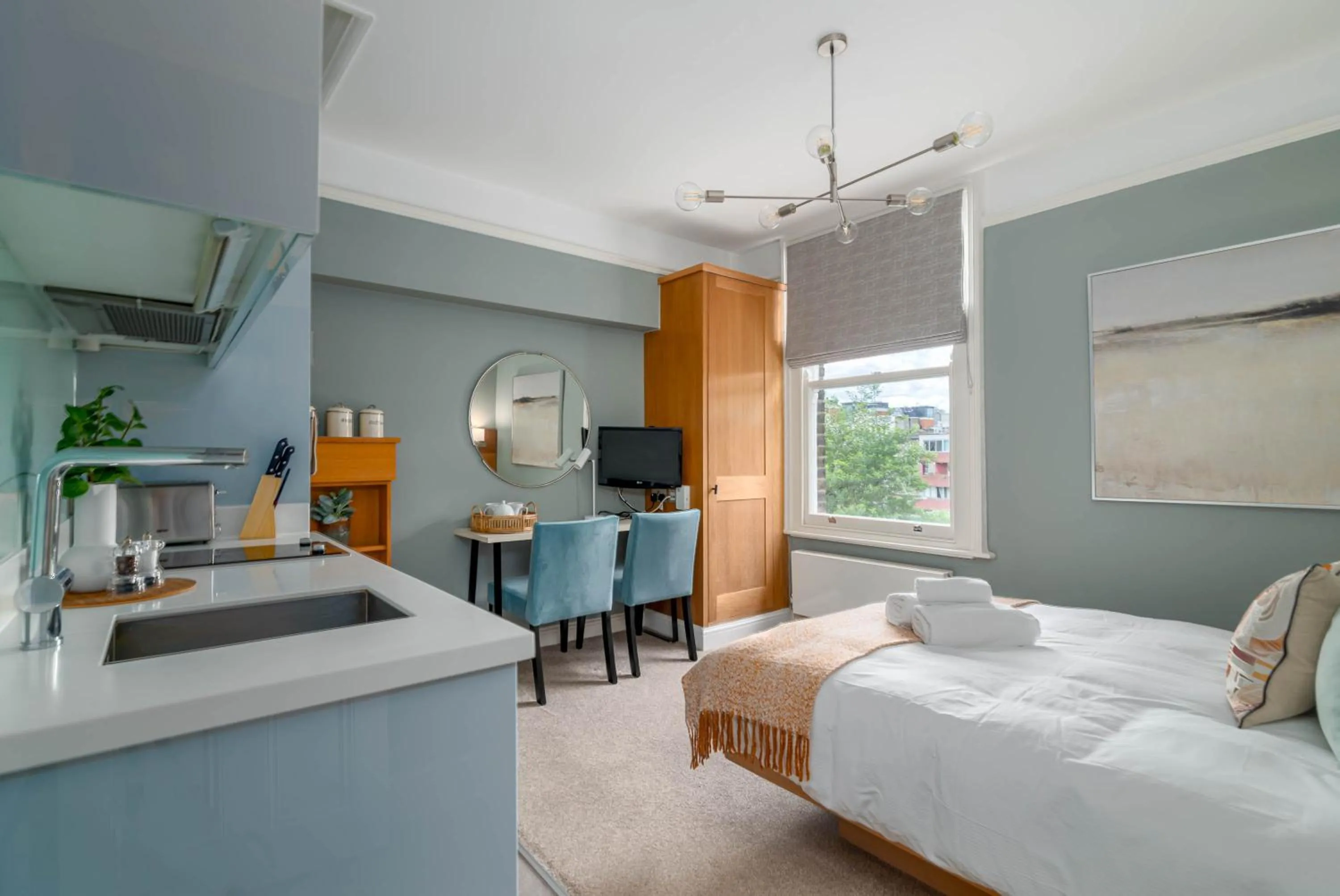 Photo of the whole room, Bed in 5 Doughty Street - Urban Apartments