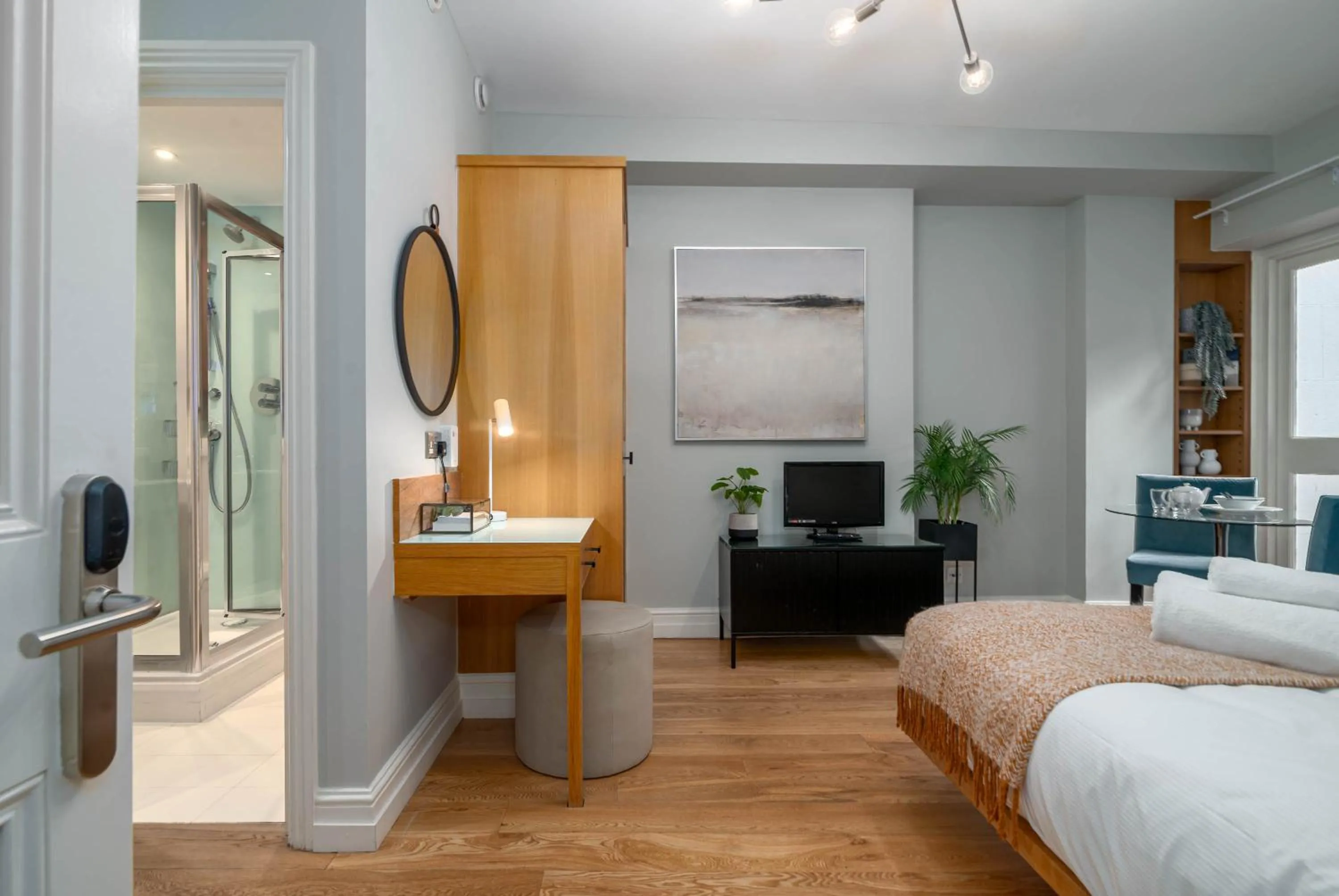 Living room, Bed in 5 Doughty Street - Urban Apartments