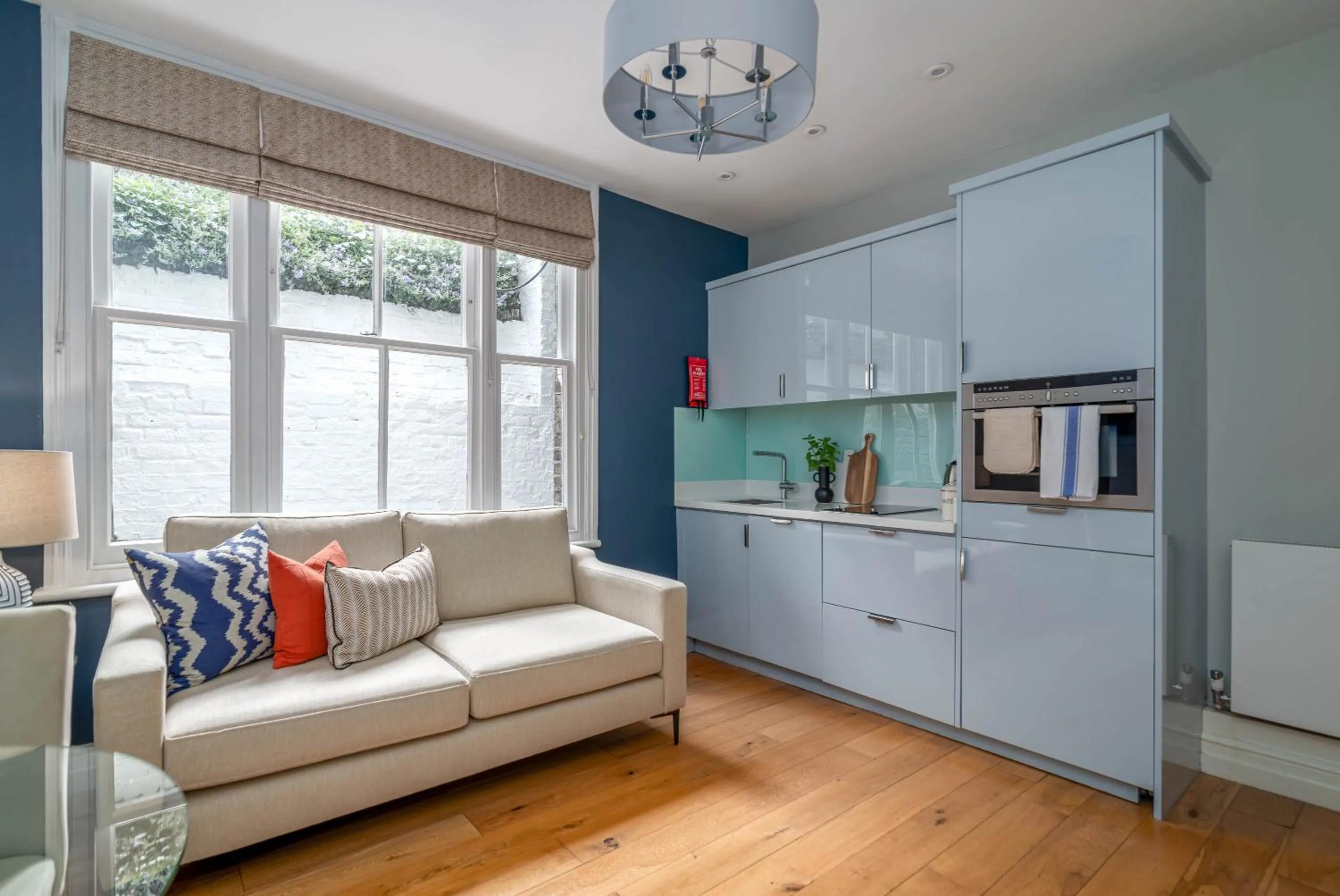 Kitchen or kitchenette in 5 Doughty Street - Urban Apartments