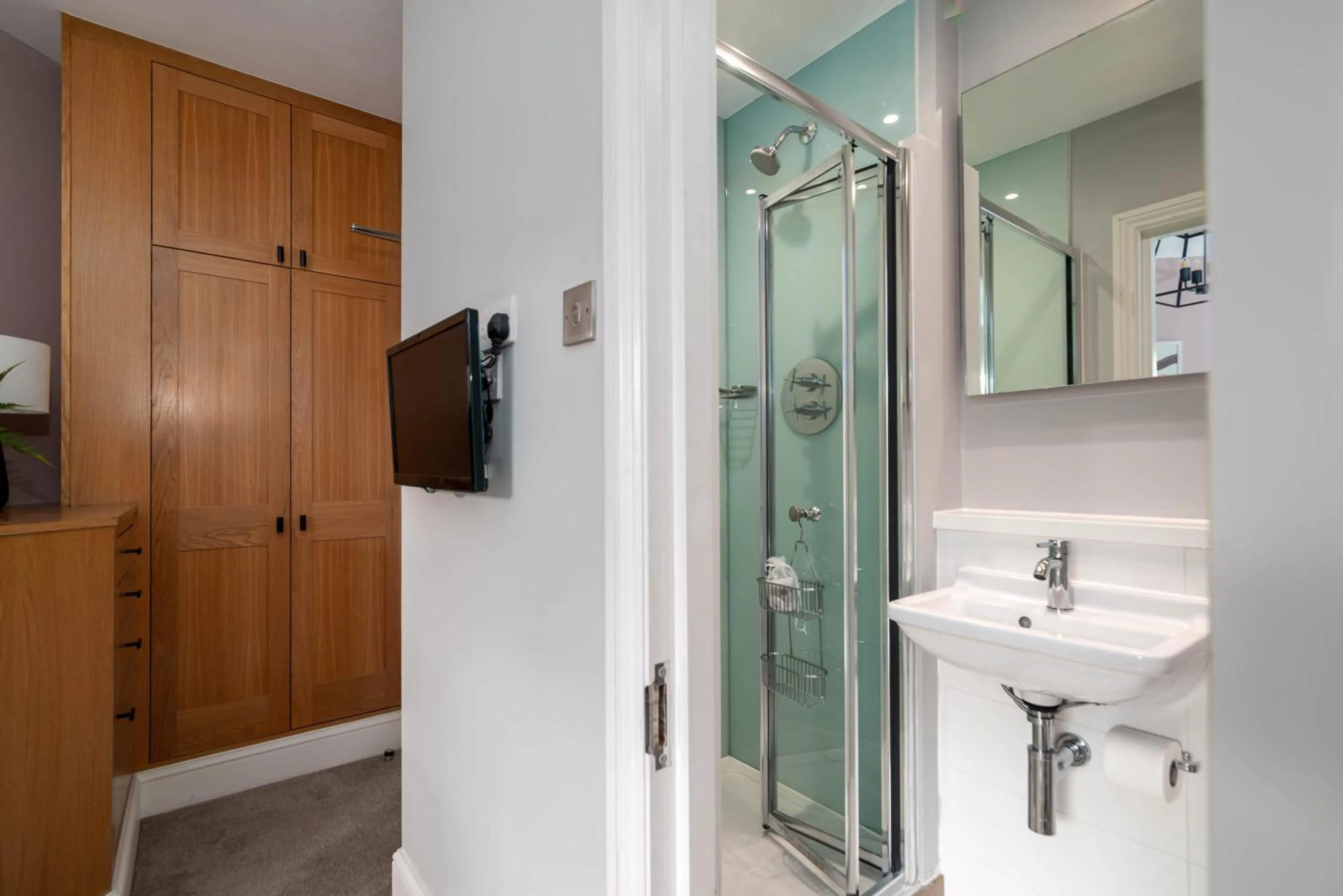 Bathroom in 5 Doughty Street - Urban Apartments