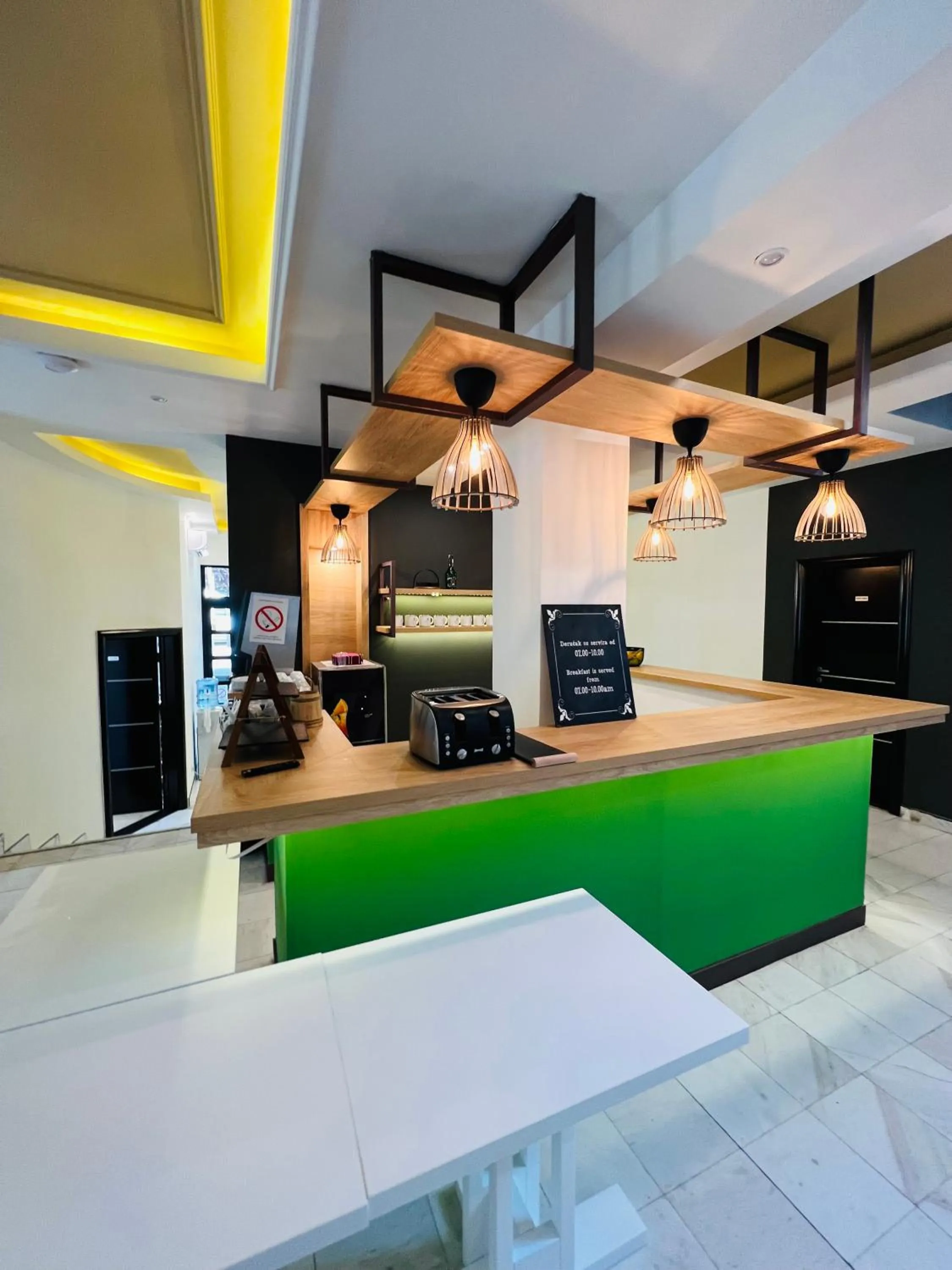 Restaurant/places to eat in Side One Design Hotel Garni