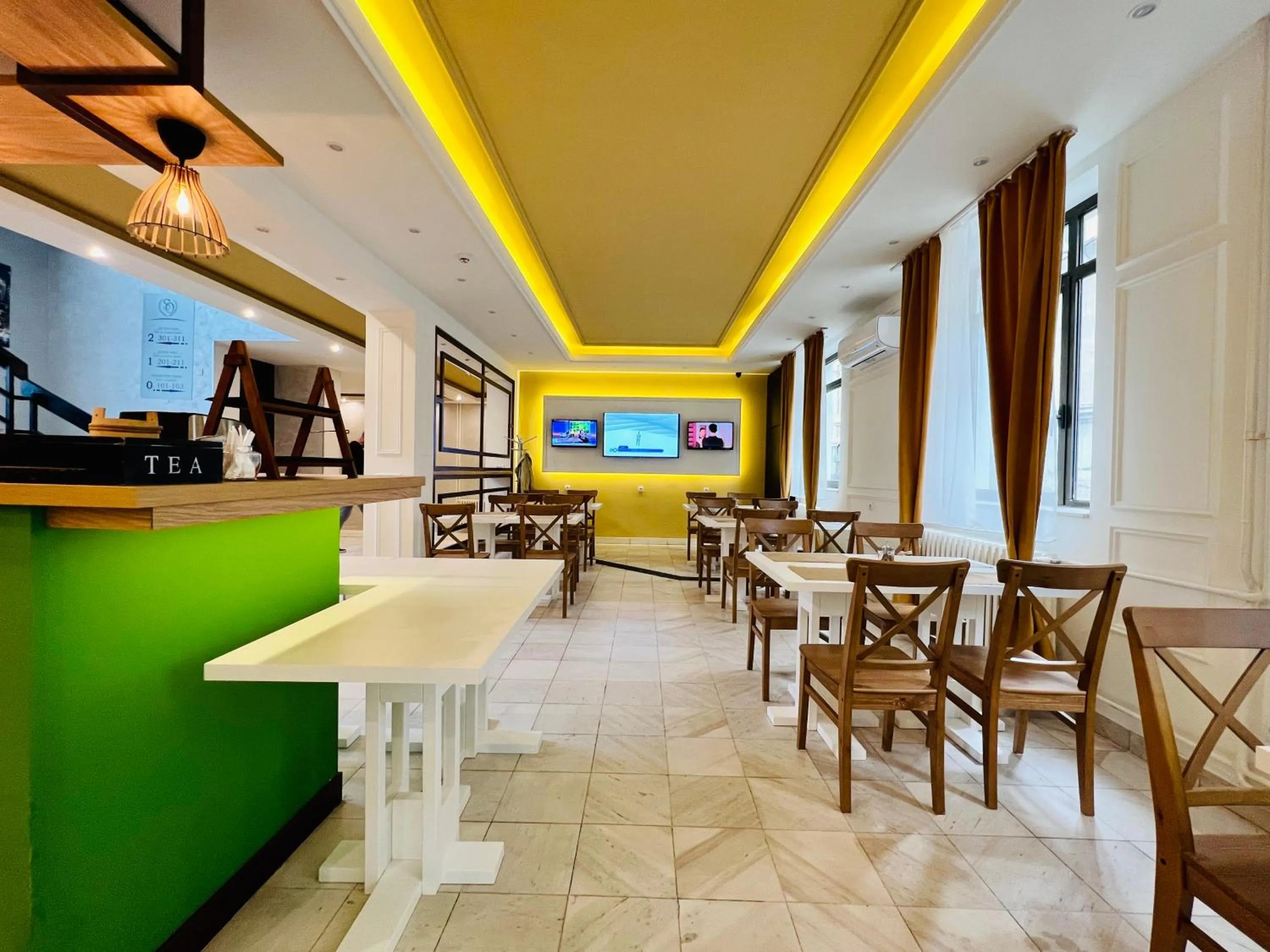 Restaurant/places to eat in Side One Design Hotel Garni