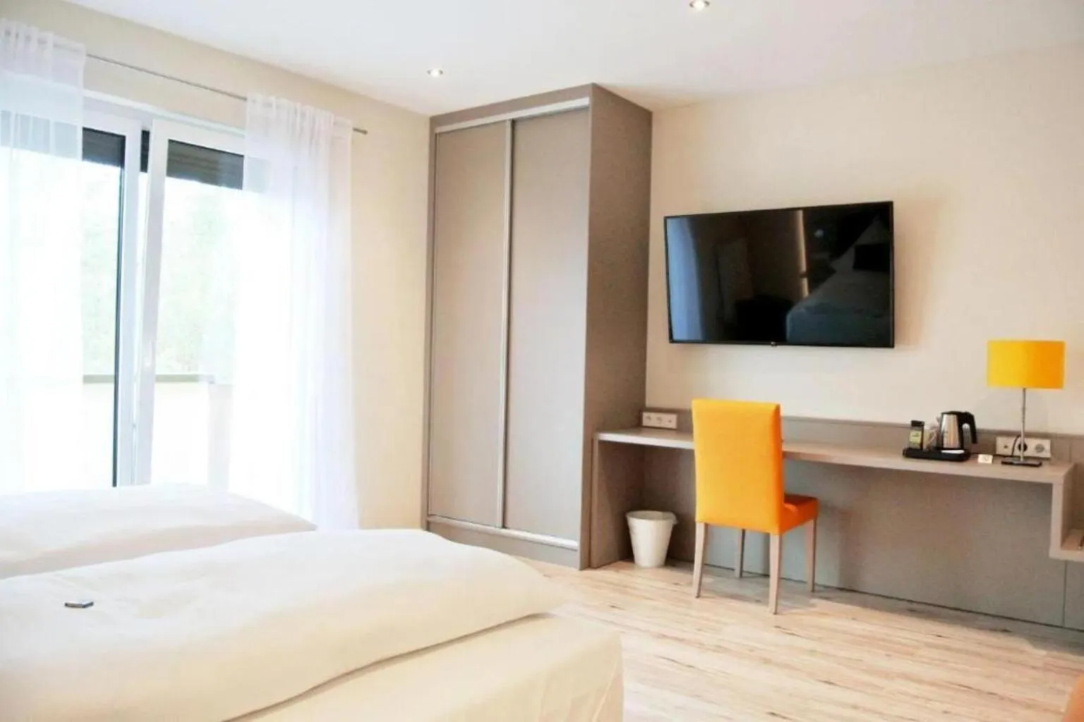 Bedroom, Bed in Bernsteinsee Hotel and Ferien by Palette Resorts