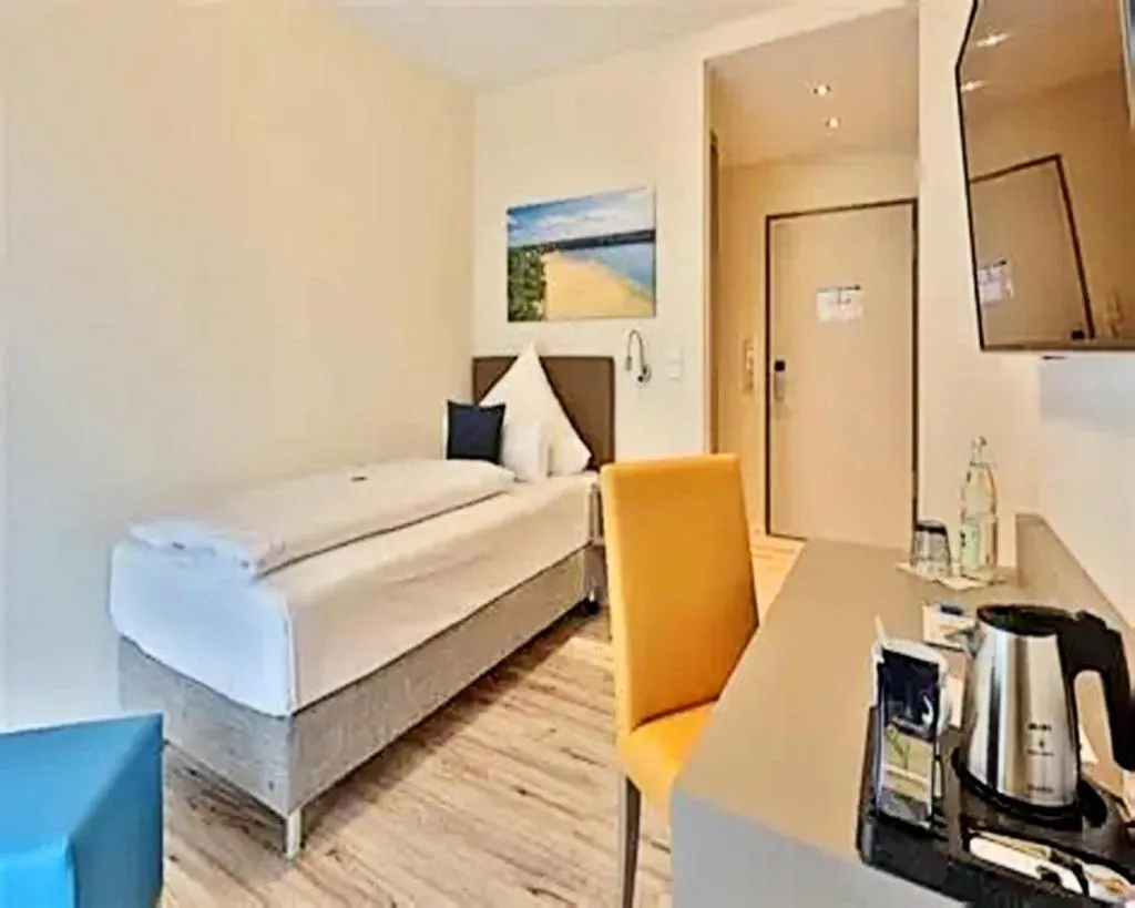 Bedroom, Bed in Bernsteinsee Hotel&Ferien