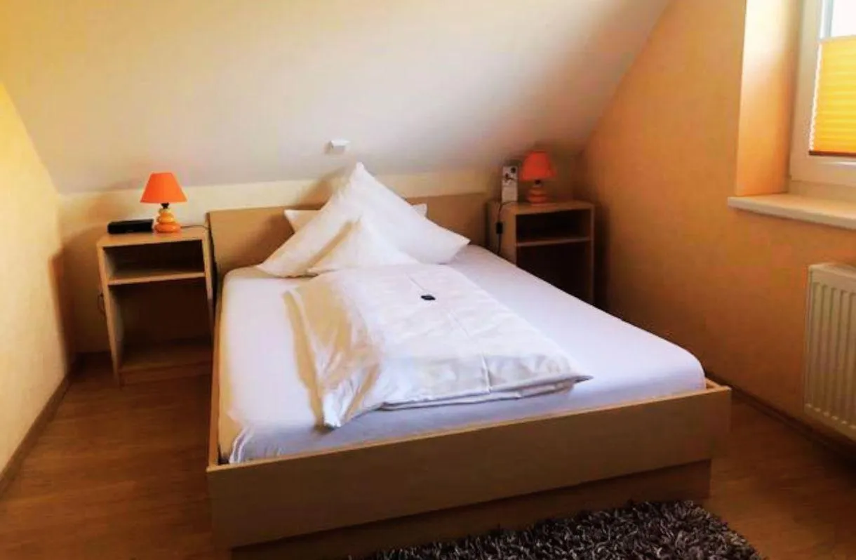 Bedroom, Bed in Bernsteinsee Hotel&Ferien