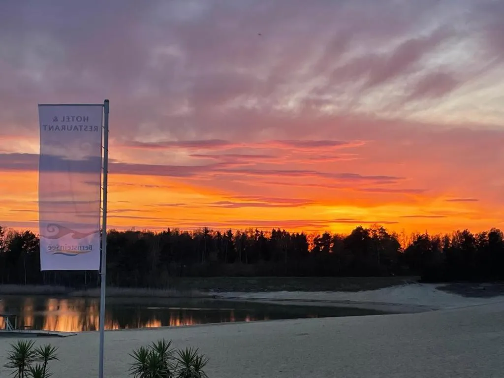 Lake view in Bernsteinsee Hotel&Ferien