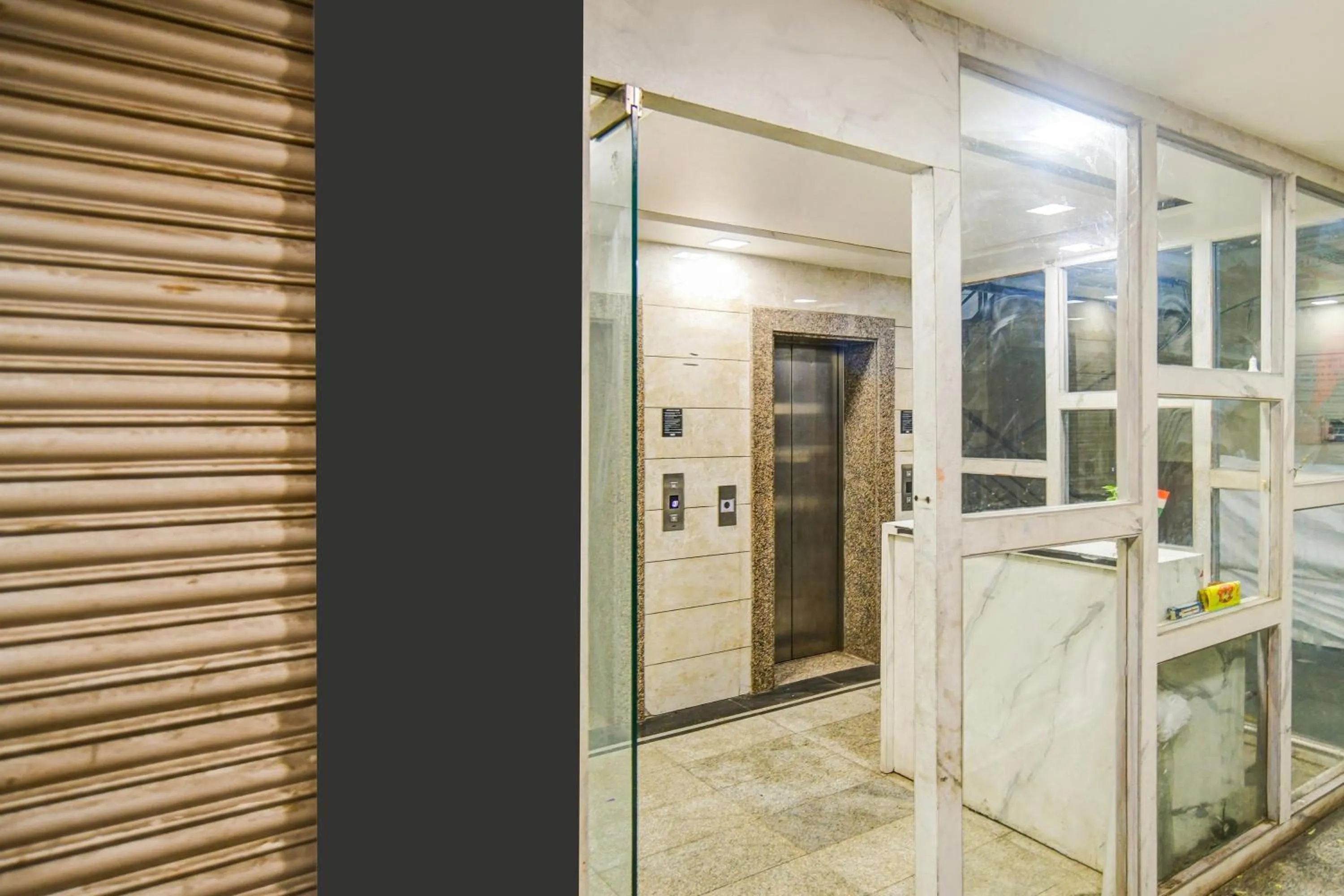 Facade/entrance in Townhouse Oak PTC Indore Junction