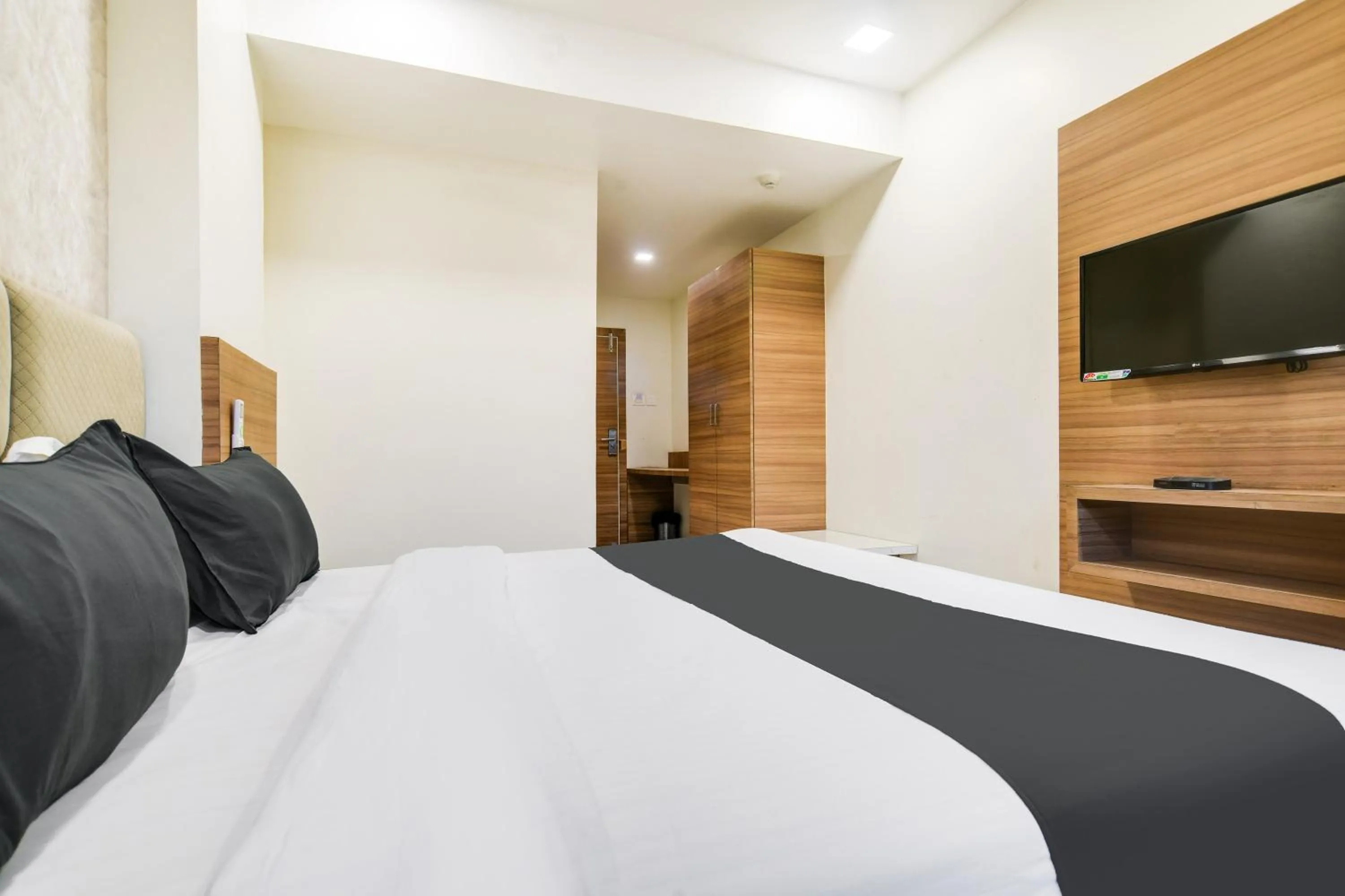 Bedroom, Bed in Townhouse Oak PTC Indore Junction