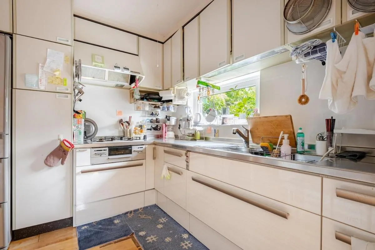 Kitchen or kitchenette in Sapporoの実家 B&B Yoshida