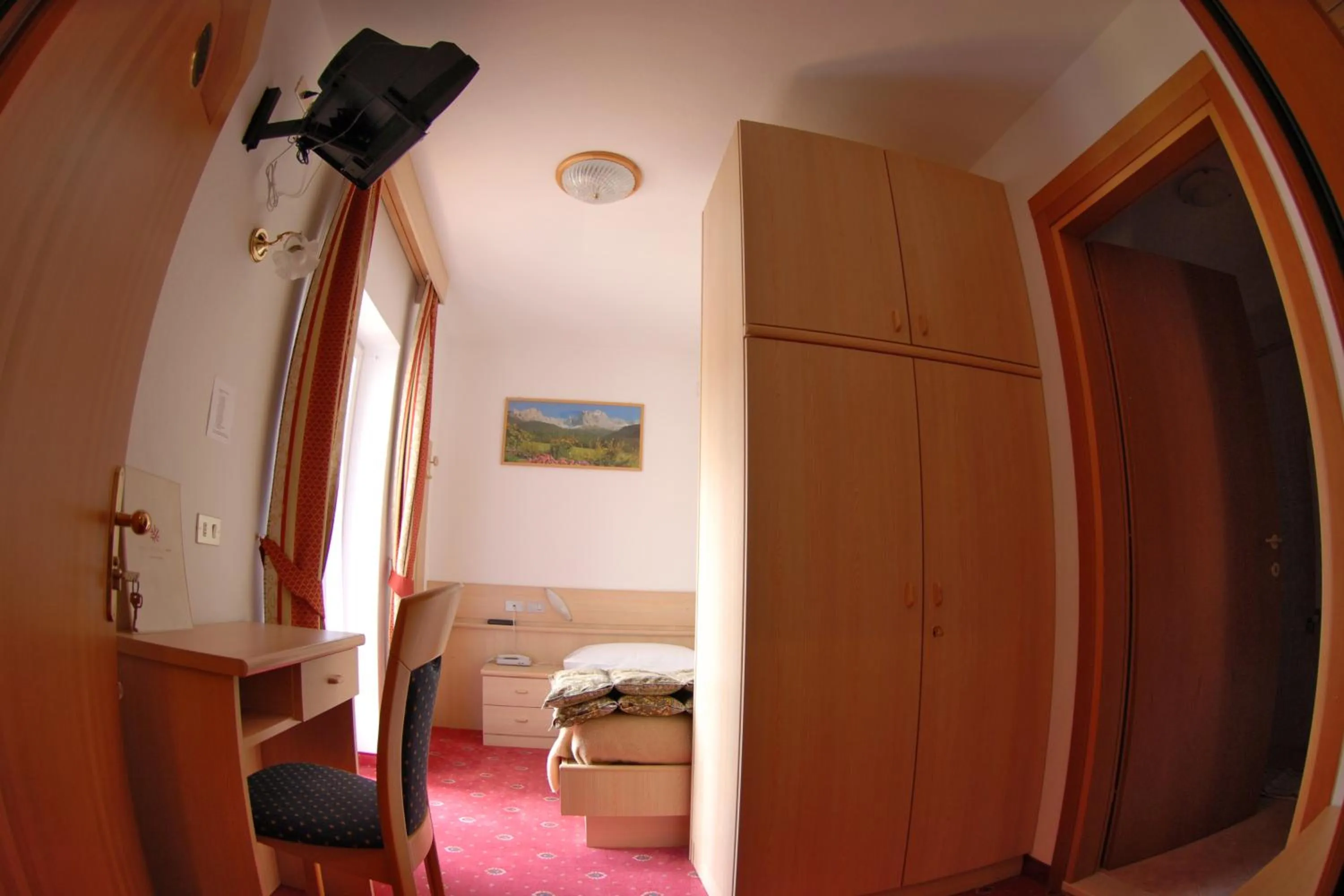 Bedroom, Bed in Hotel Cristallo