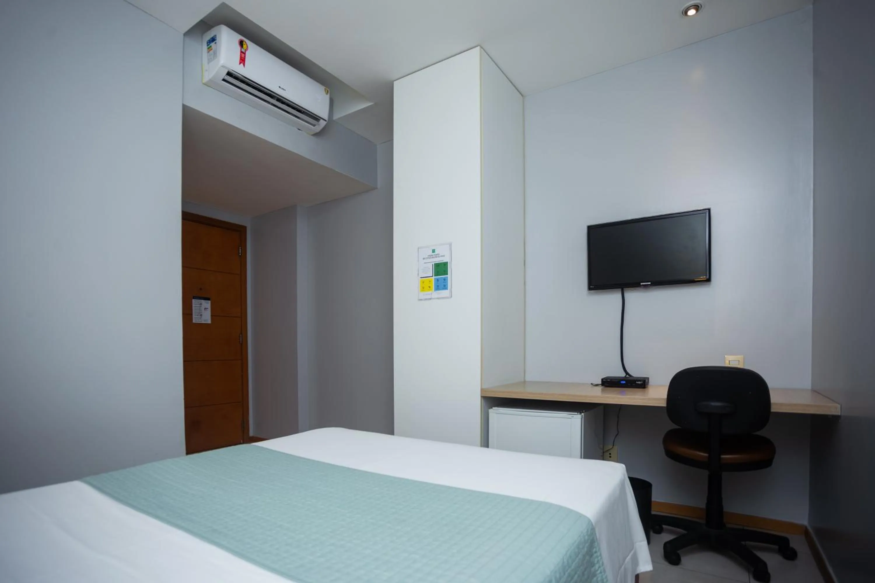 Communal lounge/ TV room, Bed in ibis Styles Belém do Pará