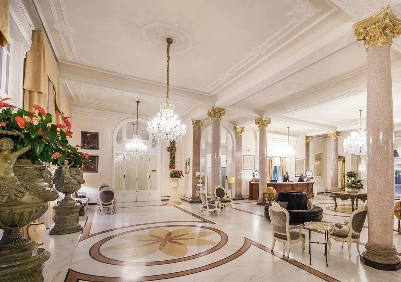 Communal lounge/ TV room in Grand Hotel Rimini