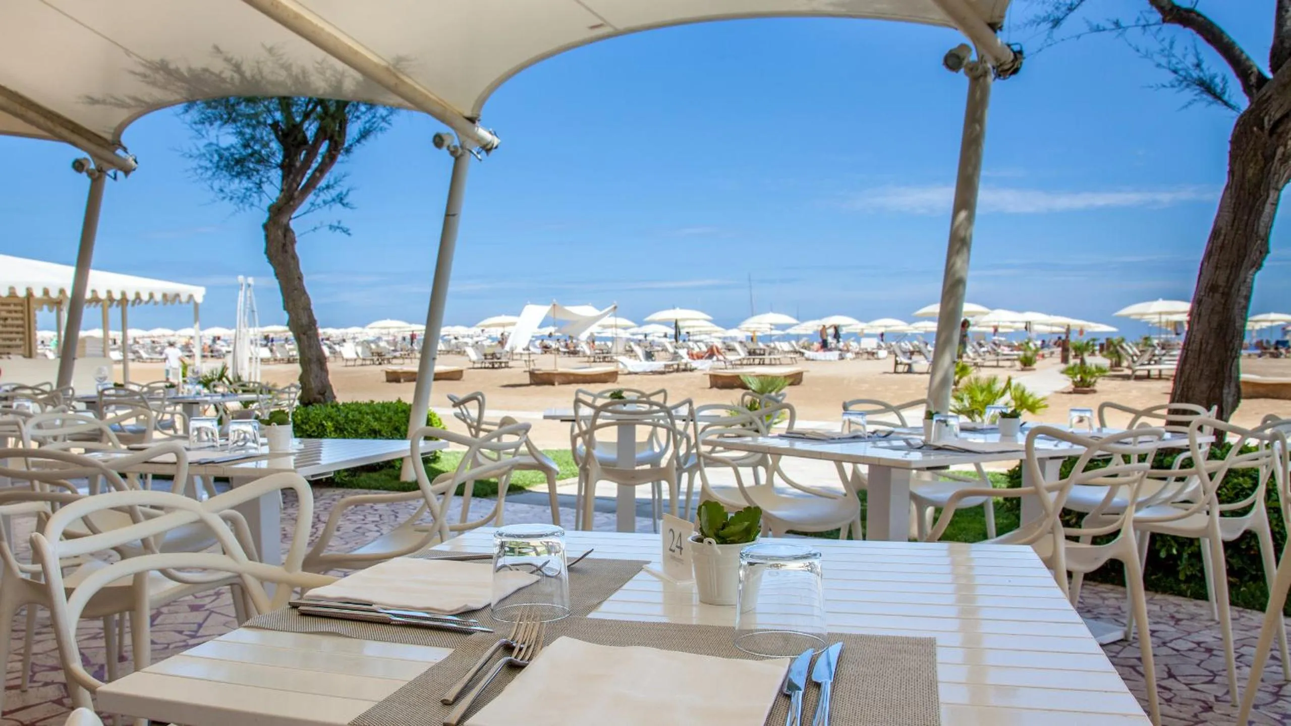 Restaurant/places to eat in Grand Hotel Rimini