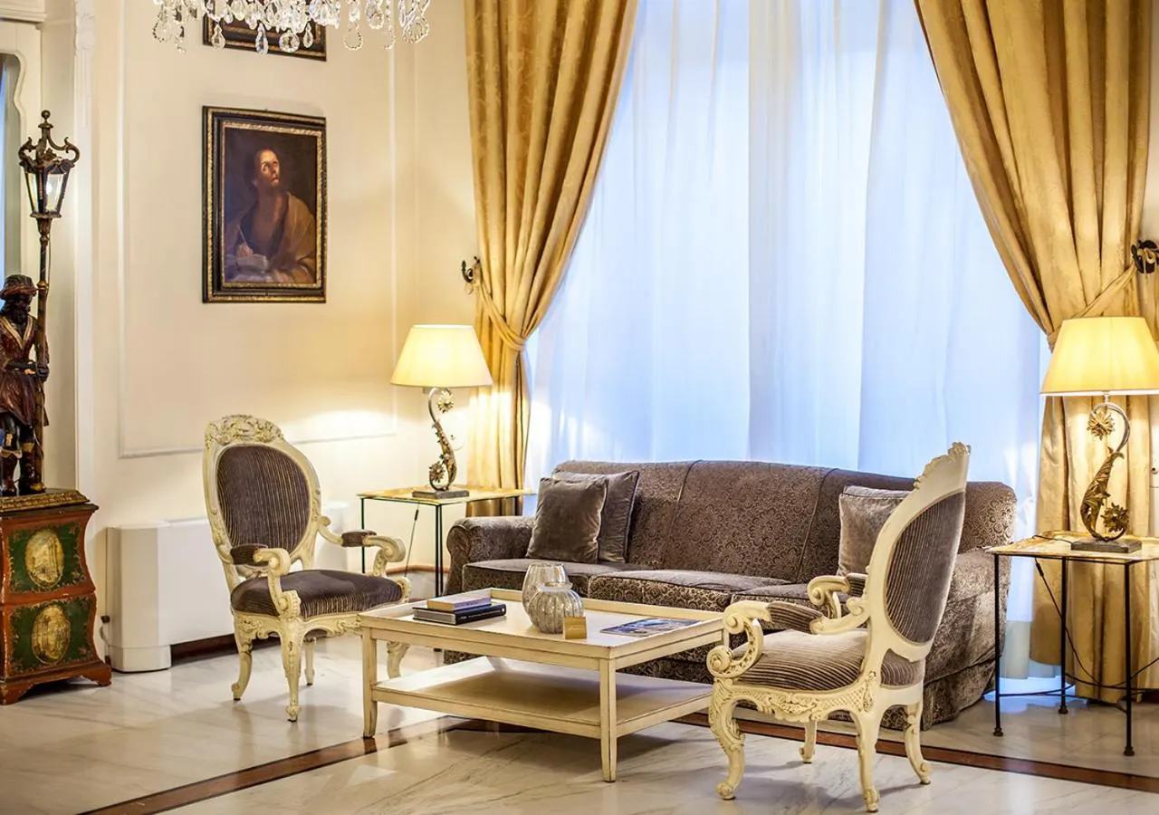 Communal lounge/ TV room in Grand Hotel Rimini