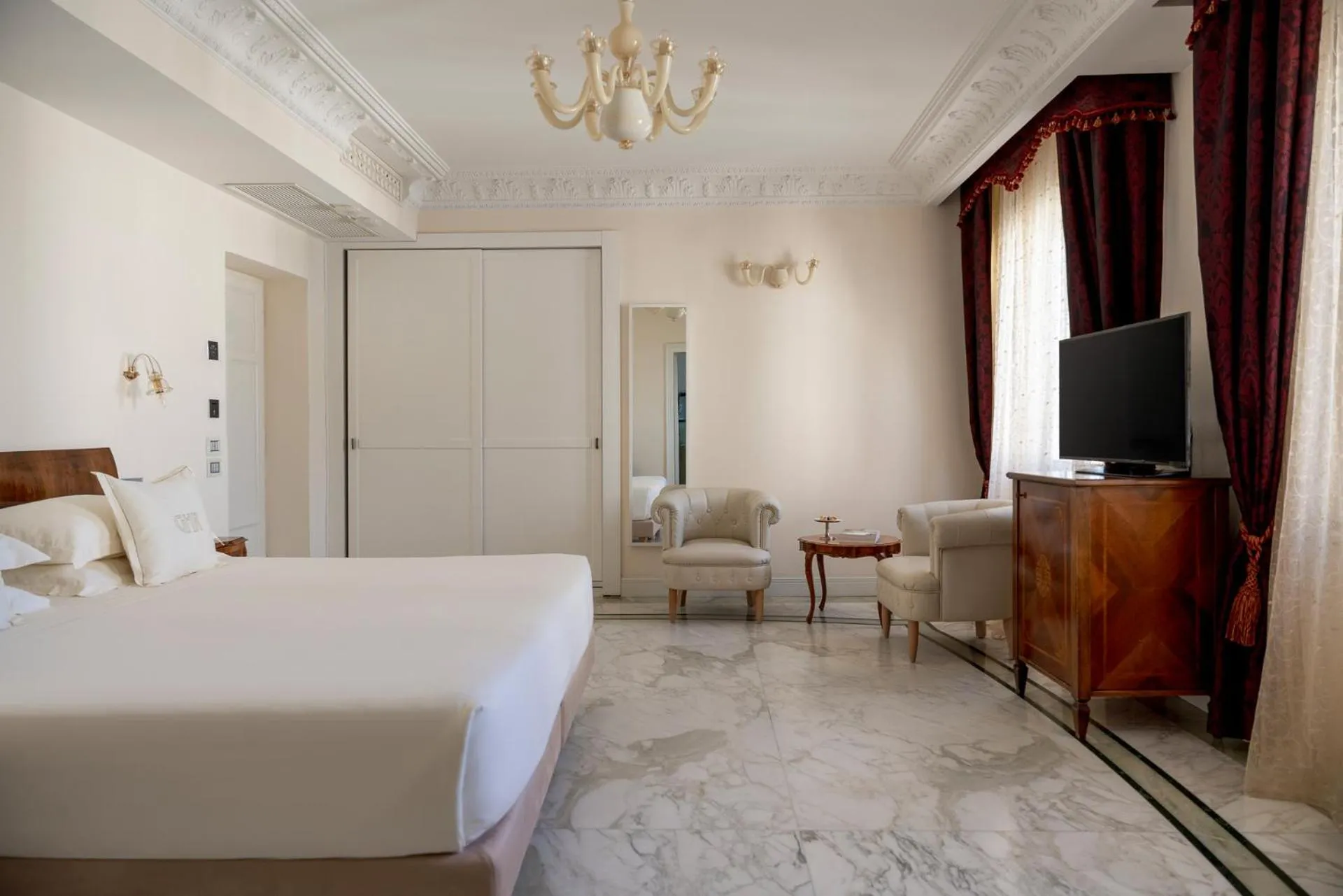 Bed in Grand Hotel Rimini