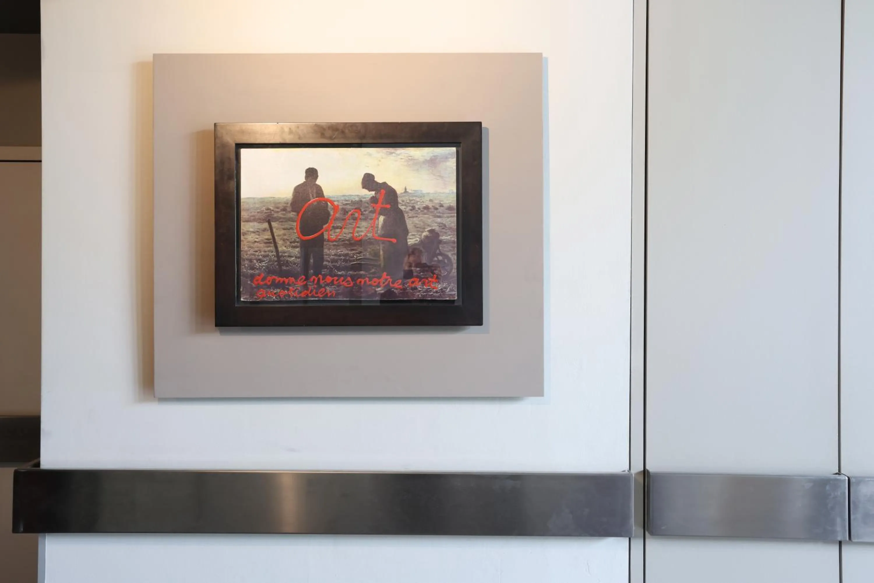 Communal lounge/ TV room in Art Hotel Olympic