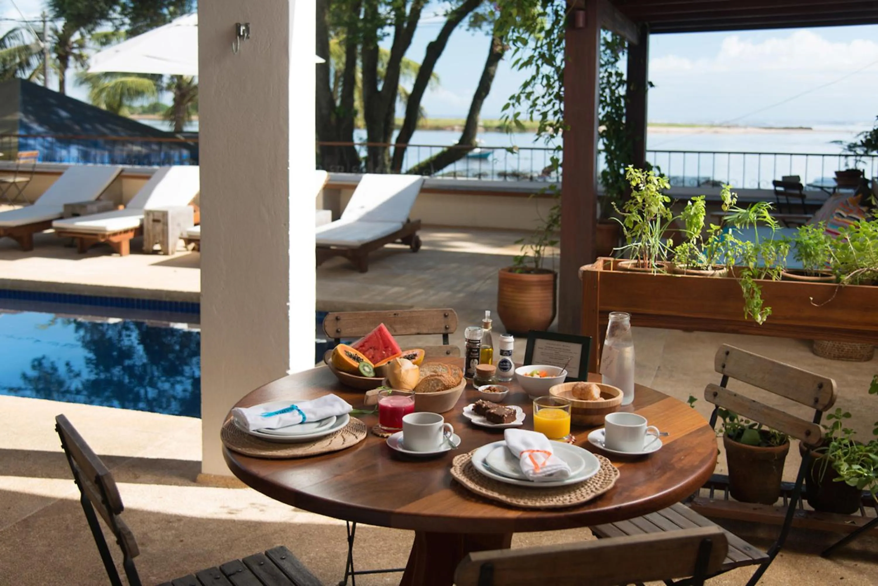 Restaurant/places to eat in Barracuda Boutique