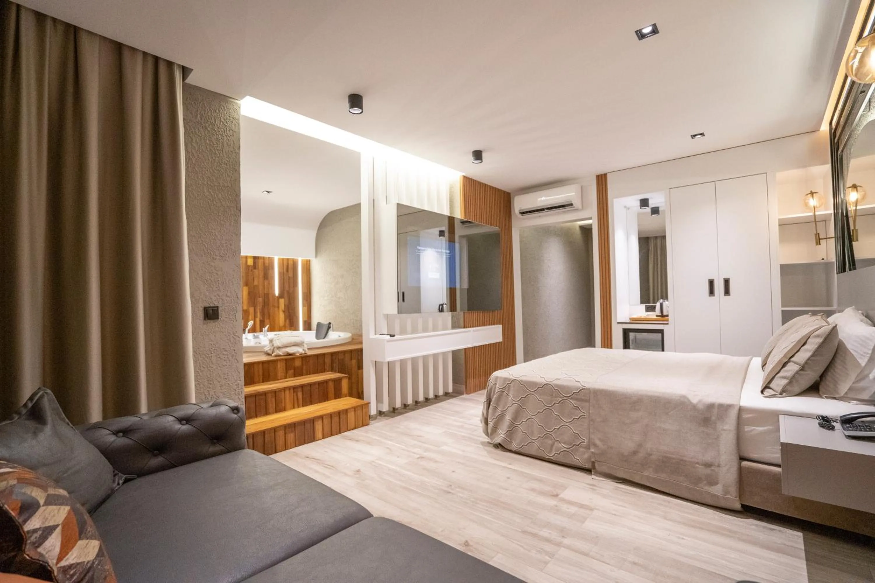 Photo of the whole room, Bed in Antalya City Hotel & Spa