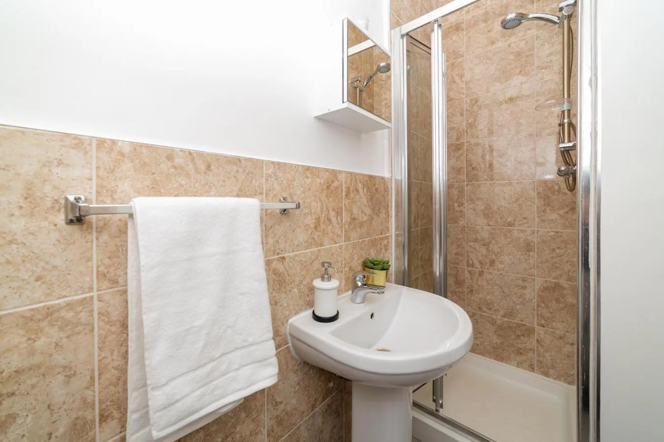 Bathroom in Diana Hotel Near Wembley Self Serviced Apartments
