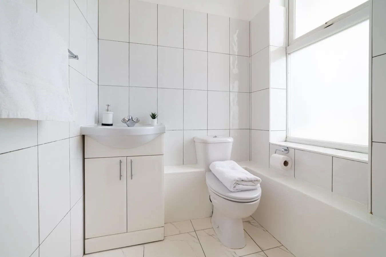Bathroom in Diana Hotel Near Wembley Self Serviced Apartments