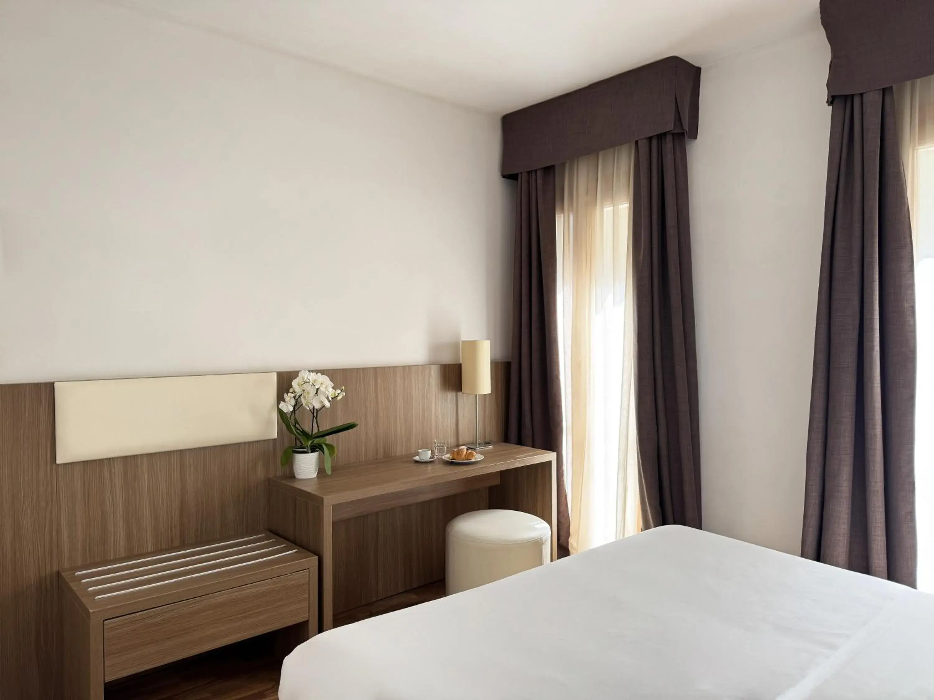 Two Connecting Double Rooms in Hotel Il Moro di Venezia Two Connecting Double Rooms in Hotel Il Moro di Venezia