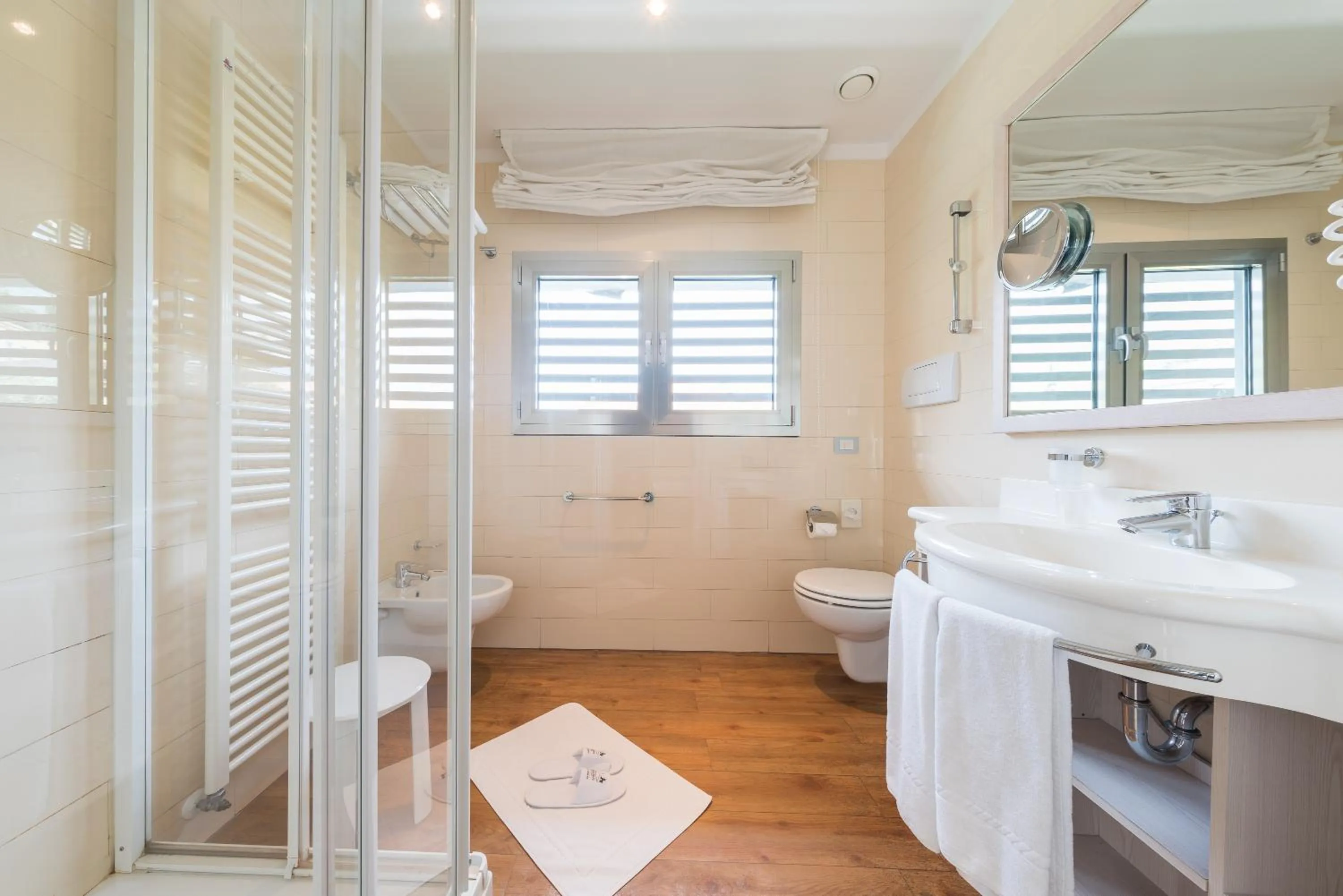 Shower in Caravel Bike Hotel