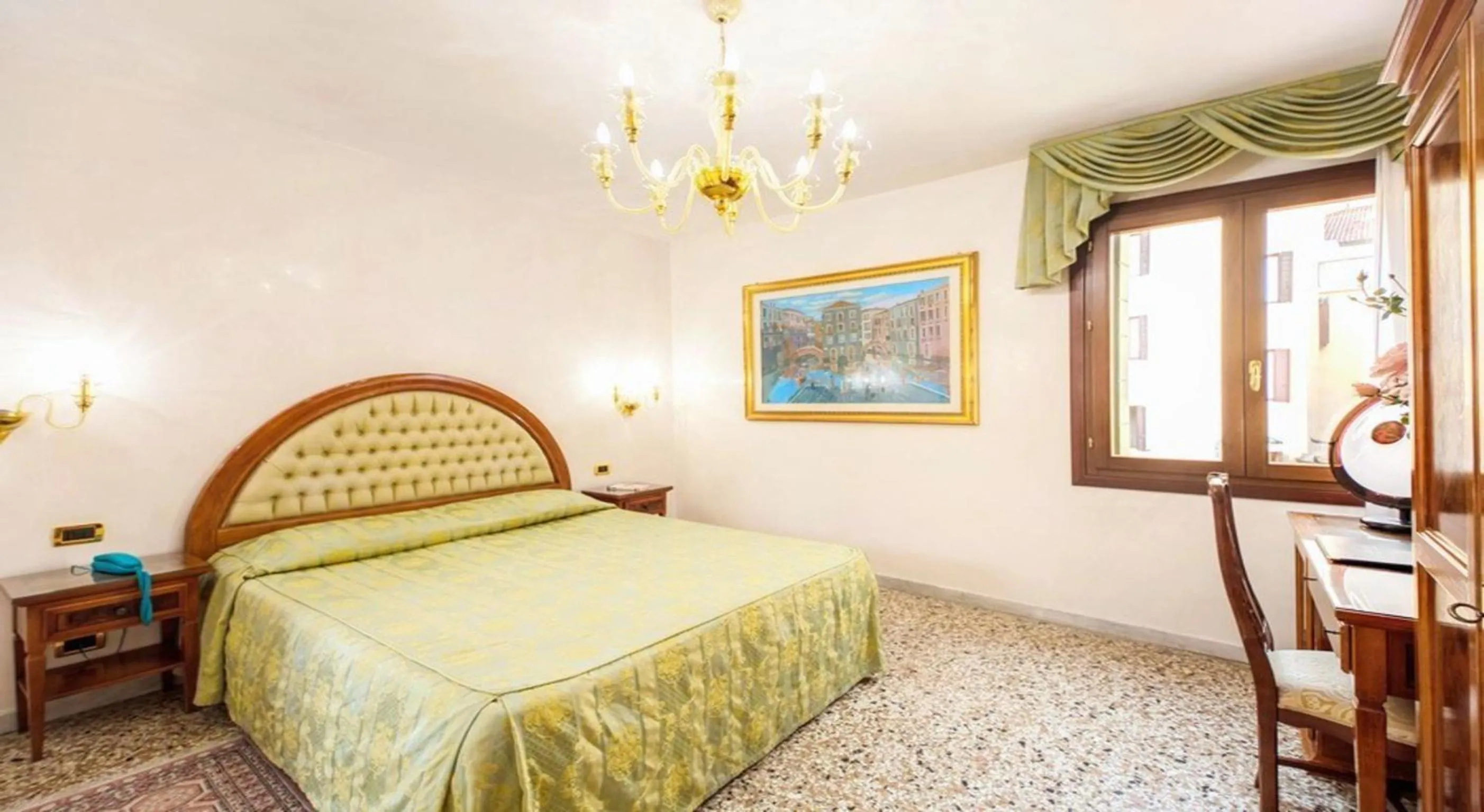 Photo of the whole room, Bed in Antica Casa Carettoni