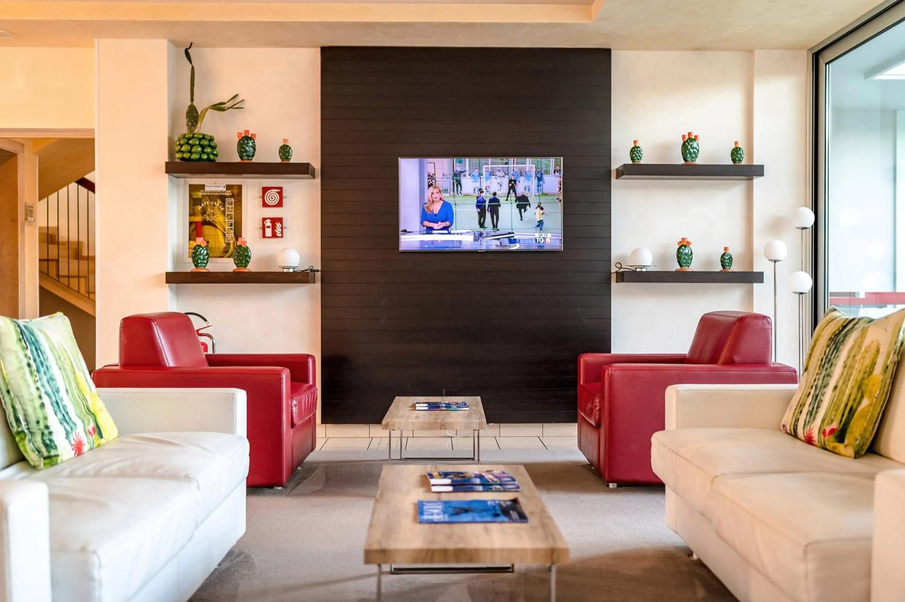Communal lounge/ TV room in Domino Suite Hotel & Residence