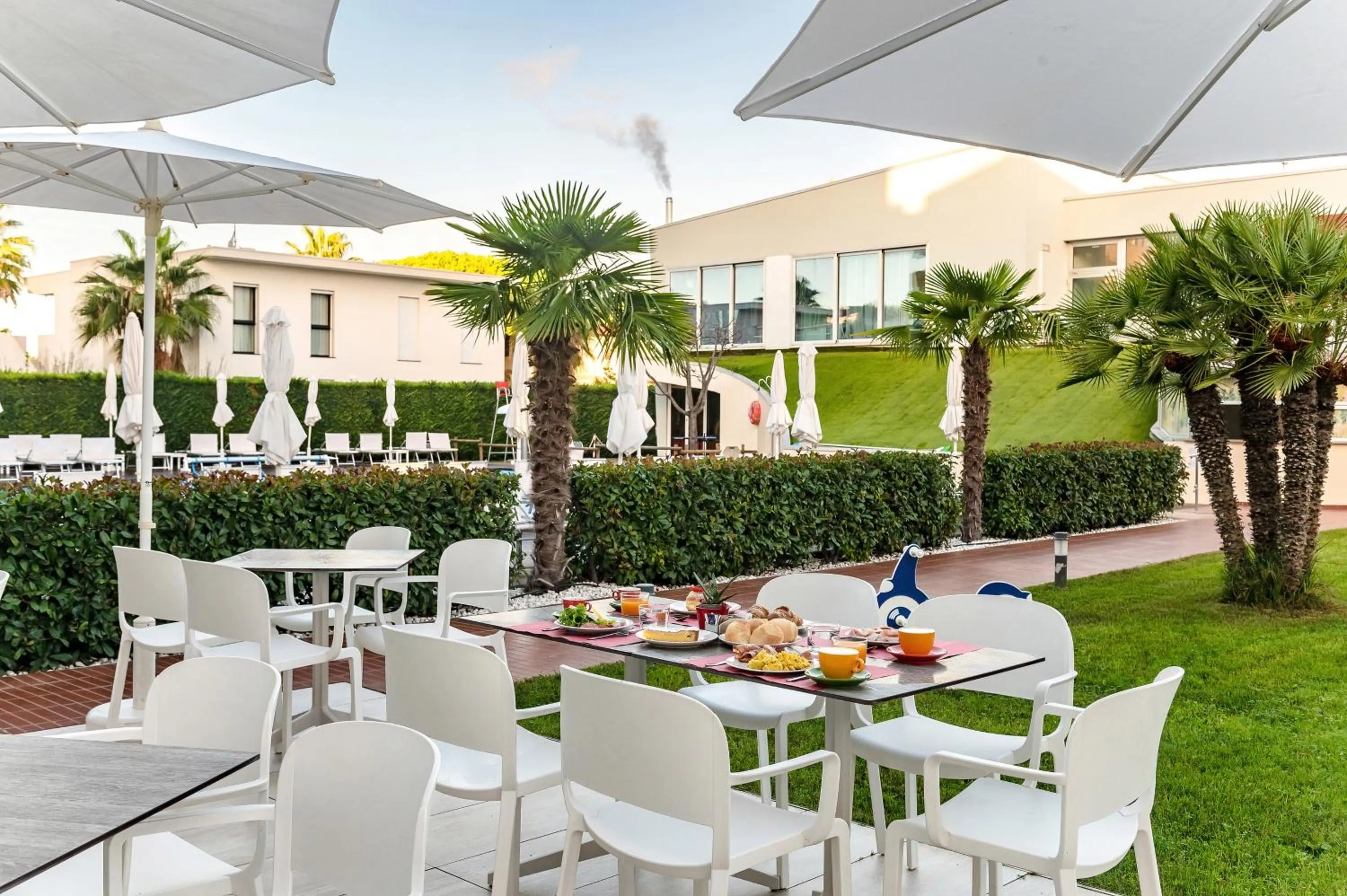 Garden in Domino Suite Hotel & Residence