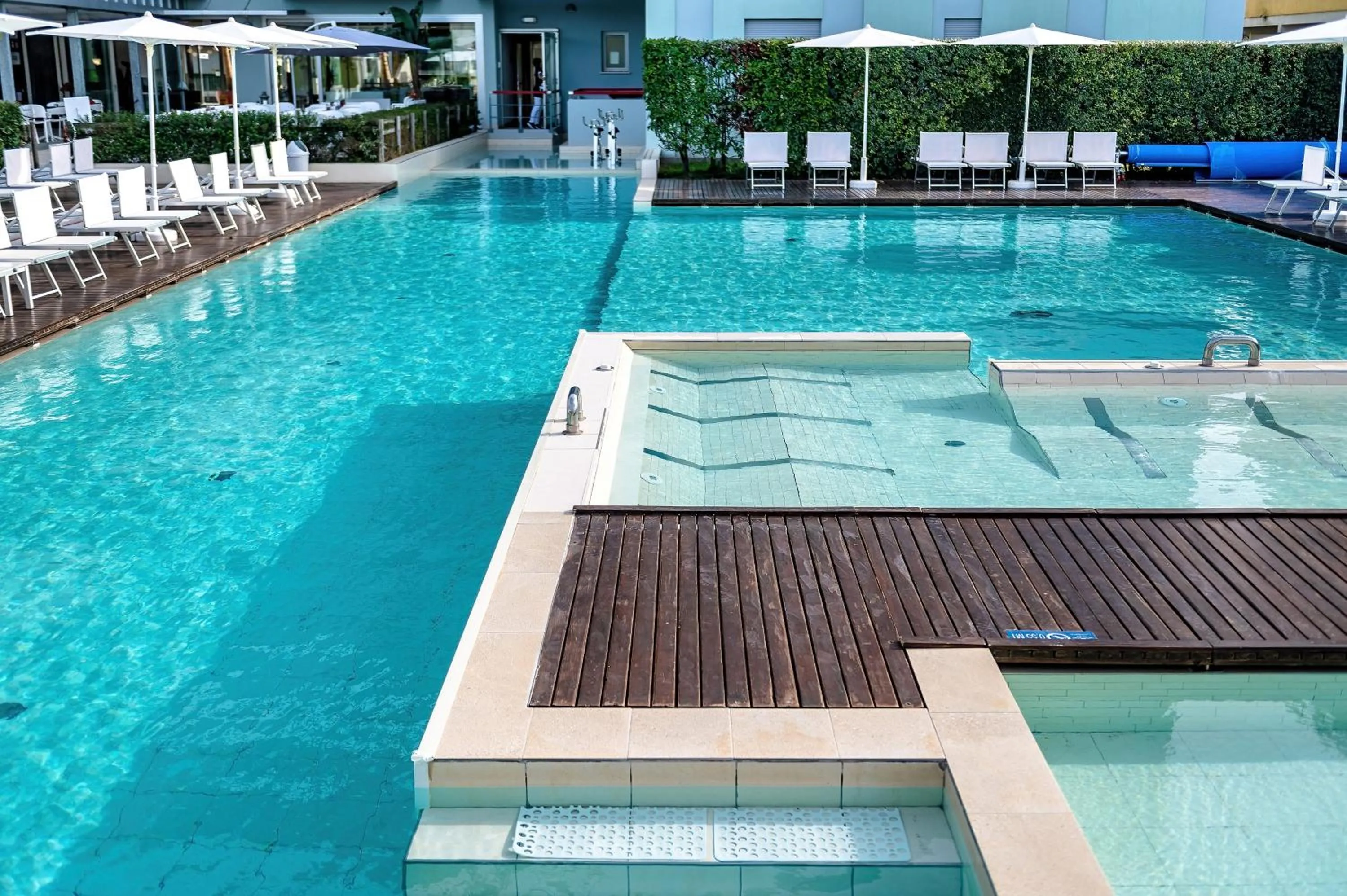 Hot Tub in Domino Suite Hotel & Residence