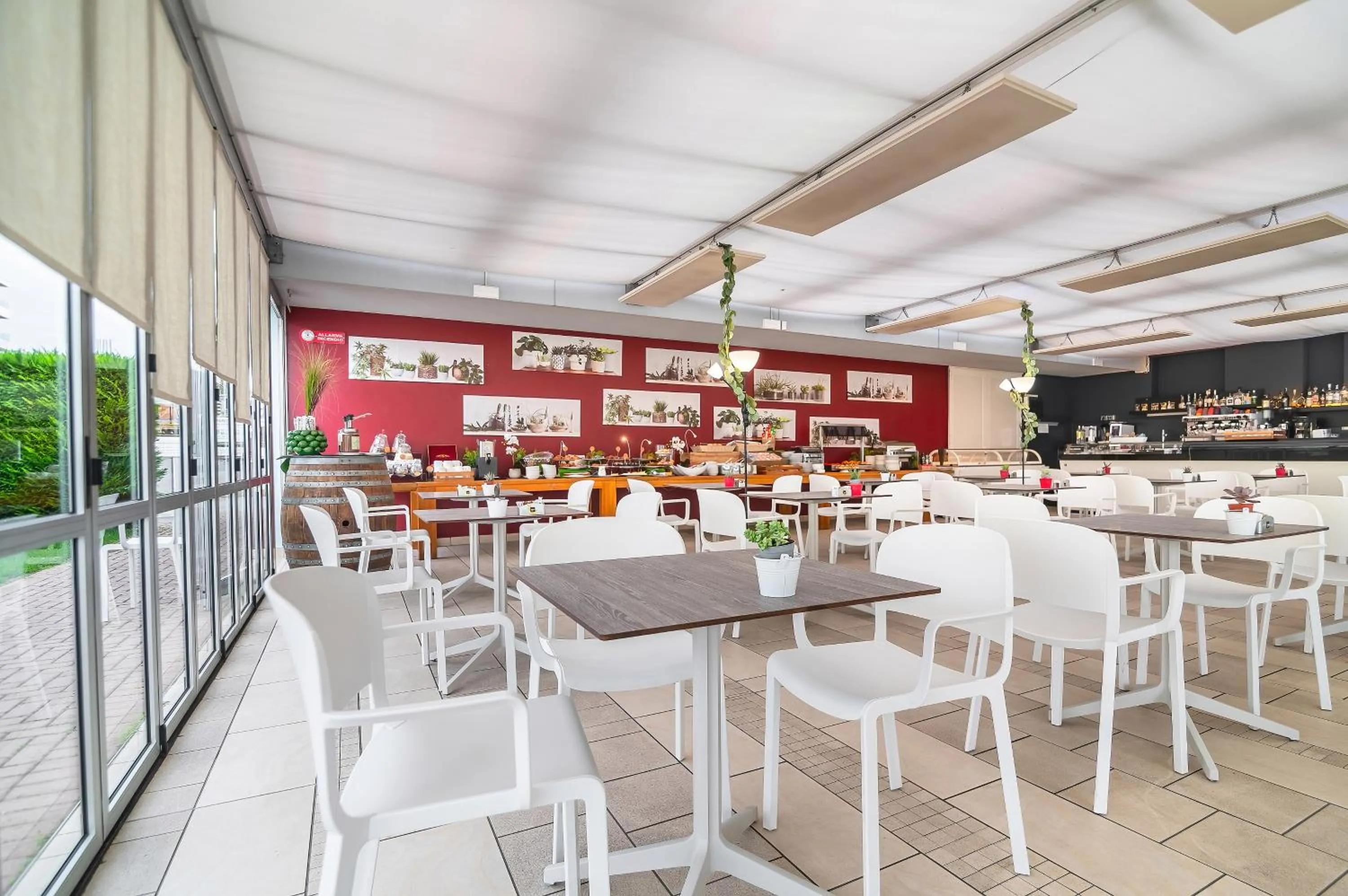 Restaurant/places to eat in Domino Suite Hotel & Residence