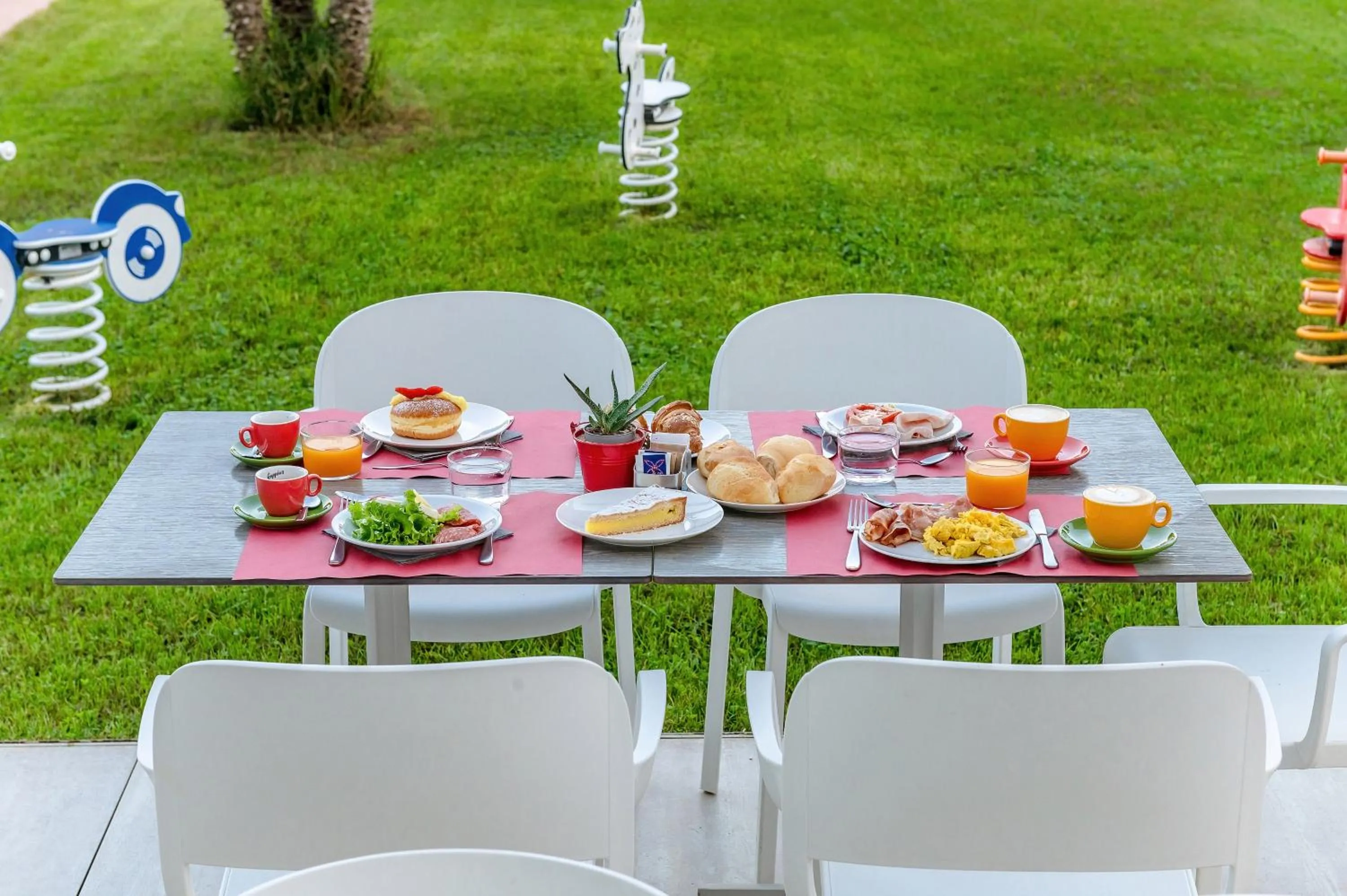 Garden in Domino Suite Hotel & Residence