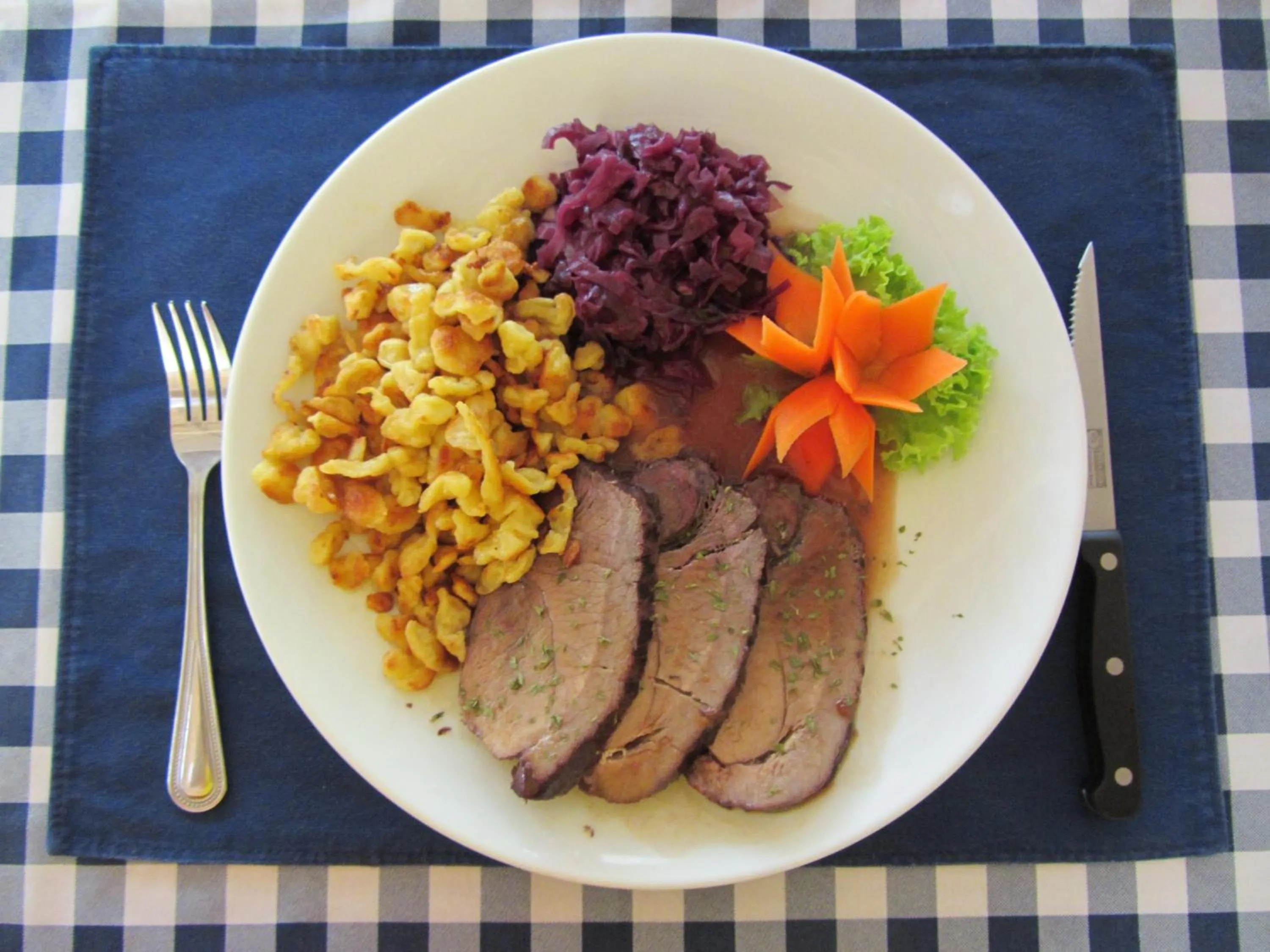 Lunch in Flower Paradise Bungalows & Swiss Restaurant Roestiland