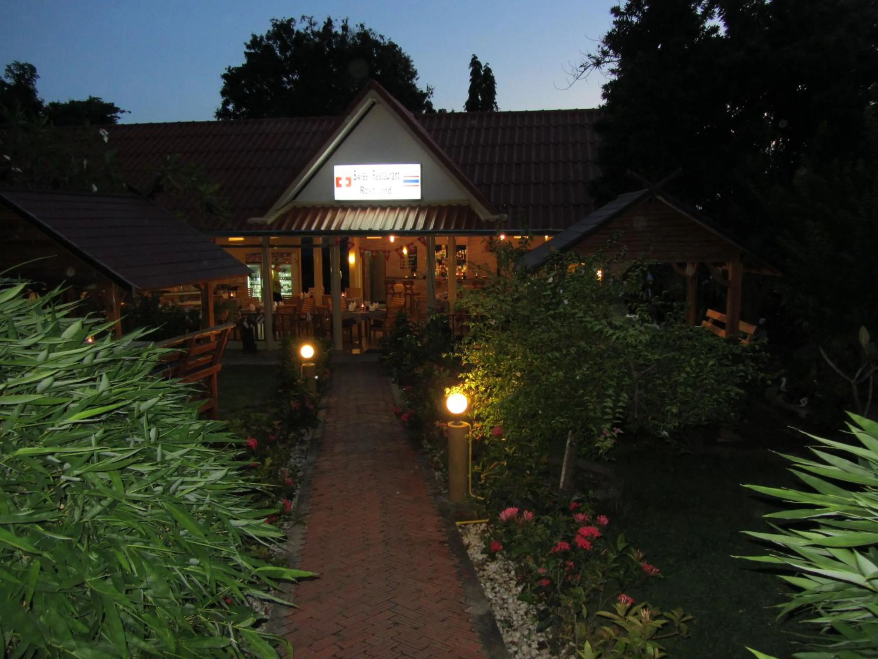 Restaurant/places to eat in Flower Paradise Bungalows & Swiss Restaurant Roestiland