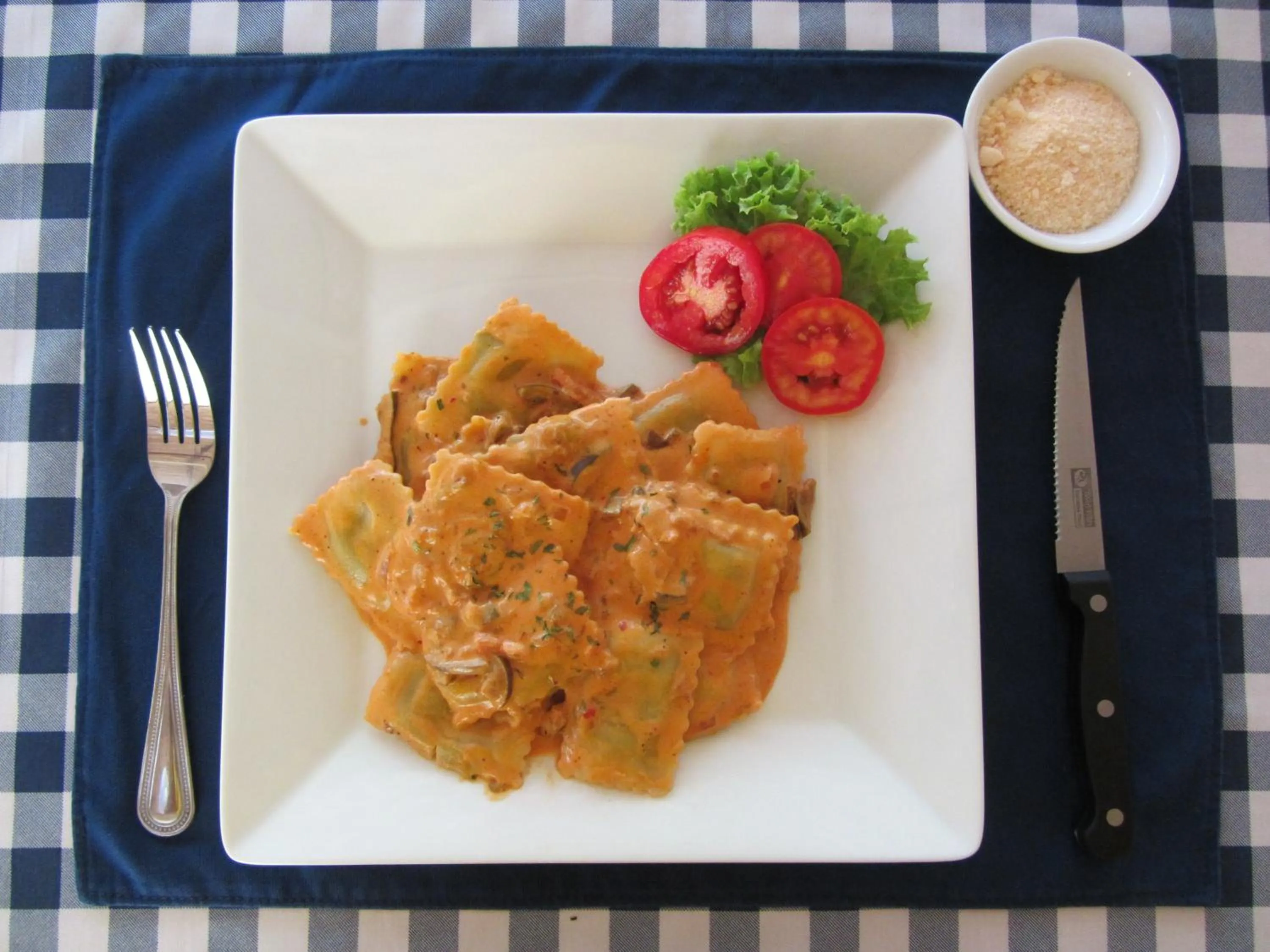 Lunch in Flower Paradise Bungalows & Swiss Restaurant Roestiland