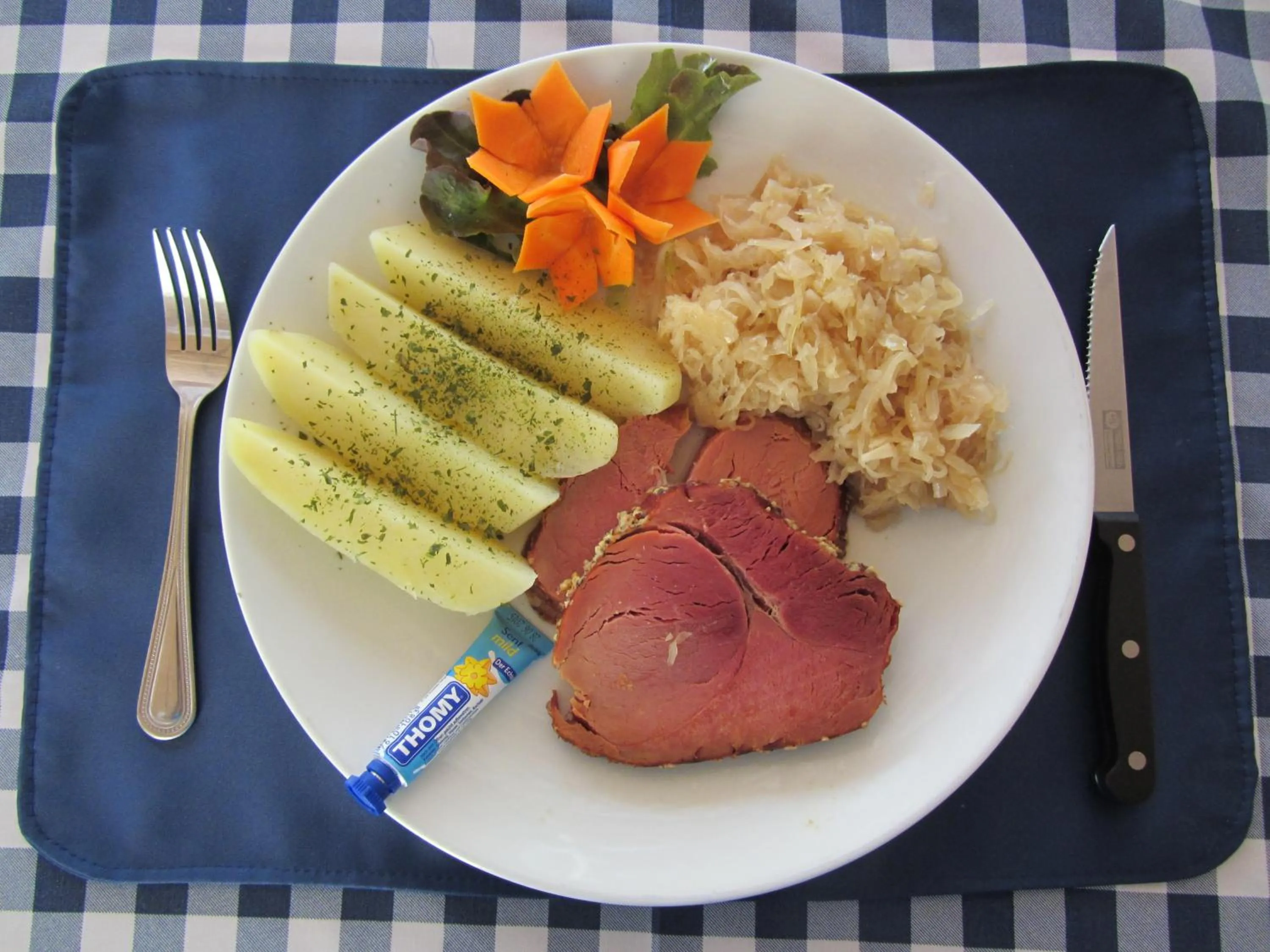 Dinner in Flower Paradise Bungalows & Swiss Restaurant Roestiland