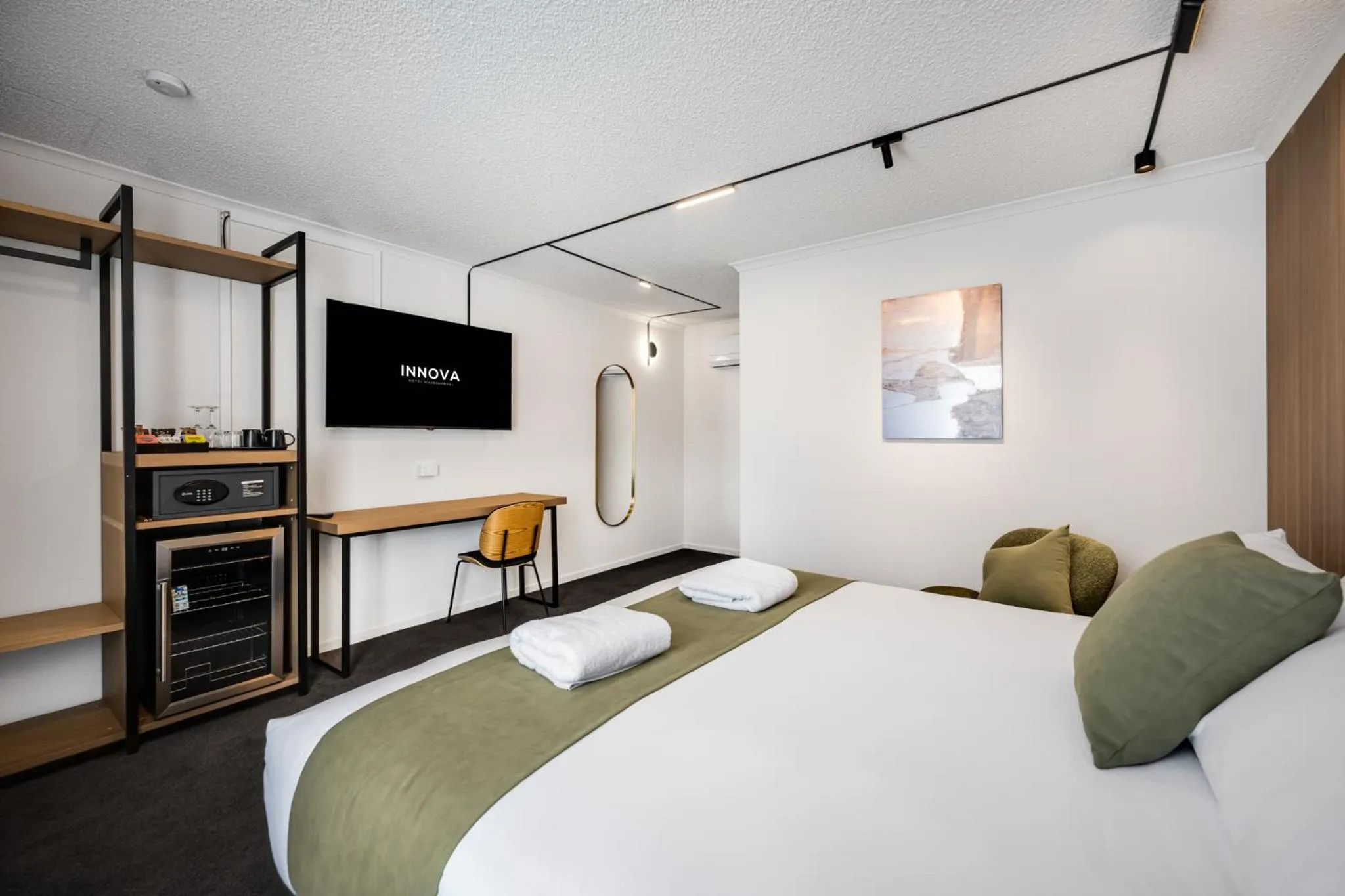 Photo of the whole room, Bed in Innova Motel Warrnambool