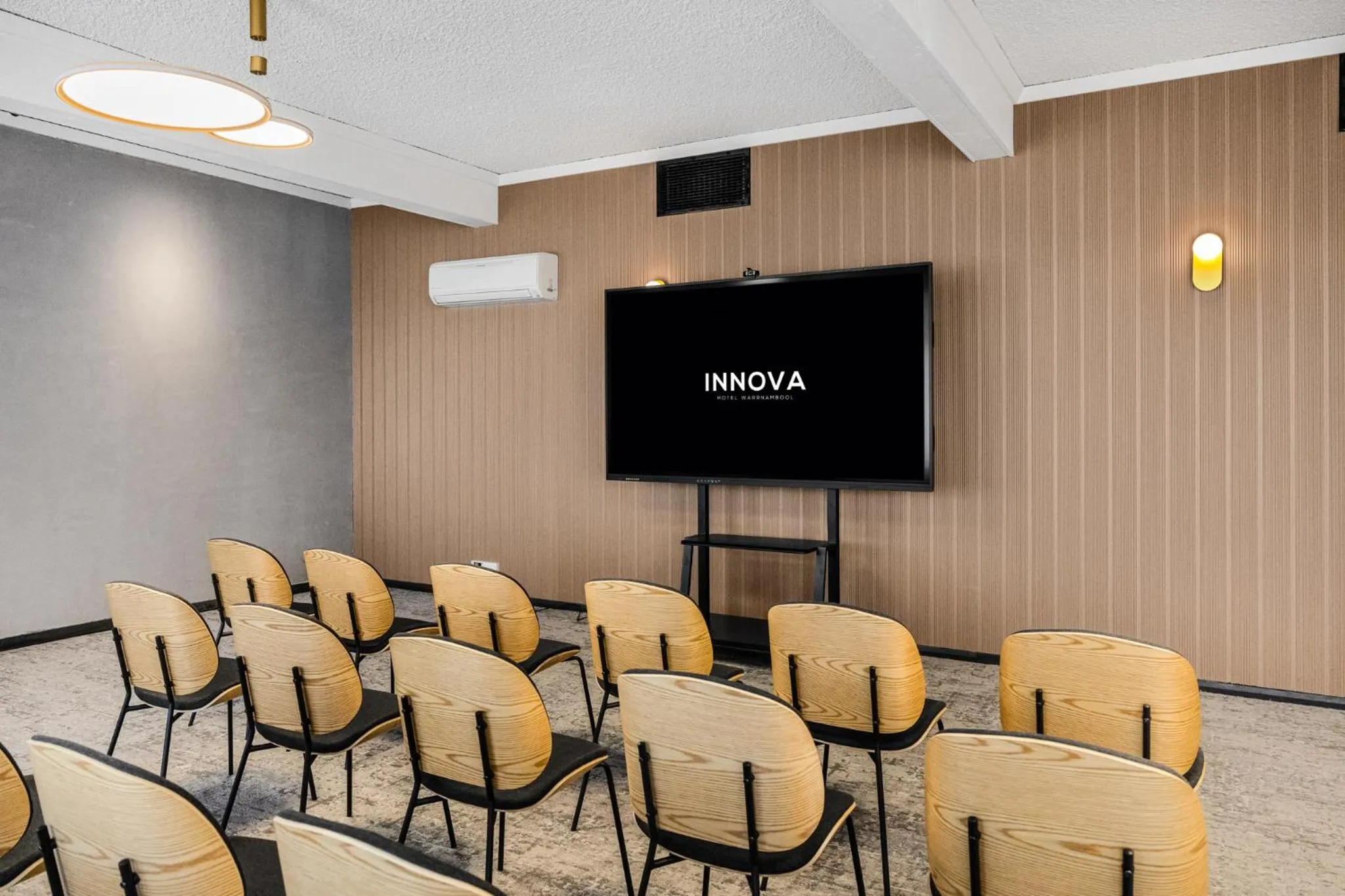 Meeting/conference room in Innova Motel Warrnambool