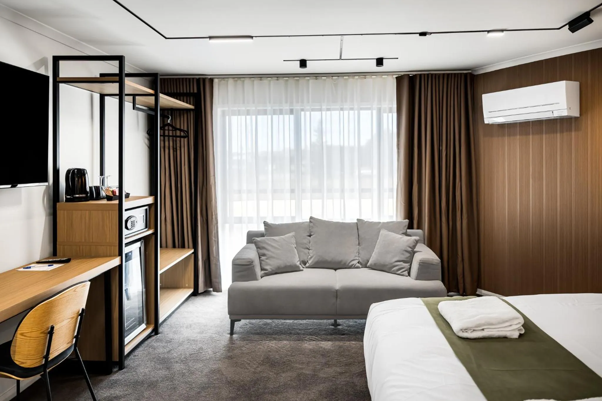 Photo of the whole room, Bed in Innova Motel Warrnambool